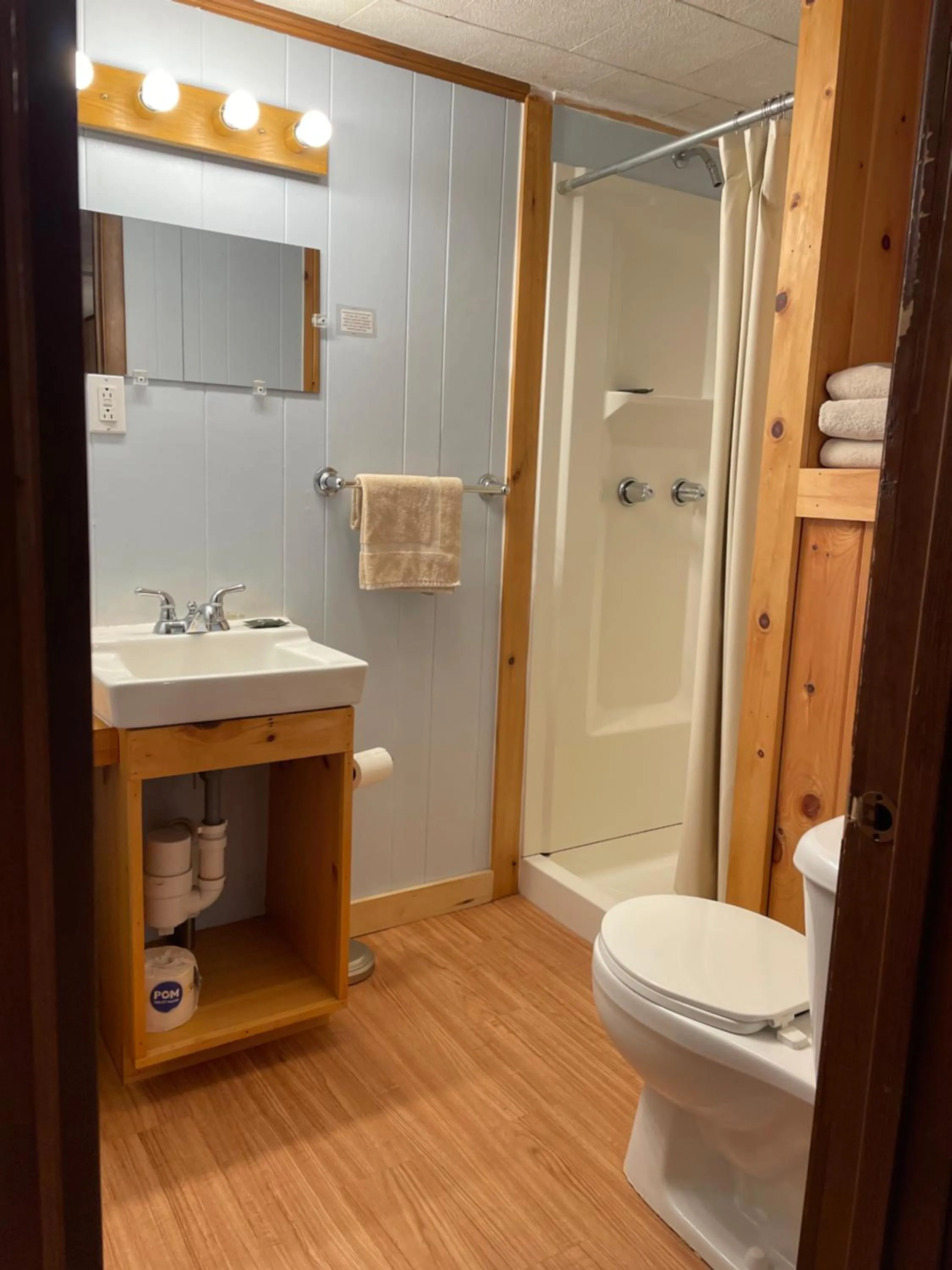 Bathroom in Mountain View Motel & Campground