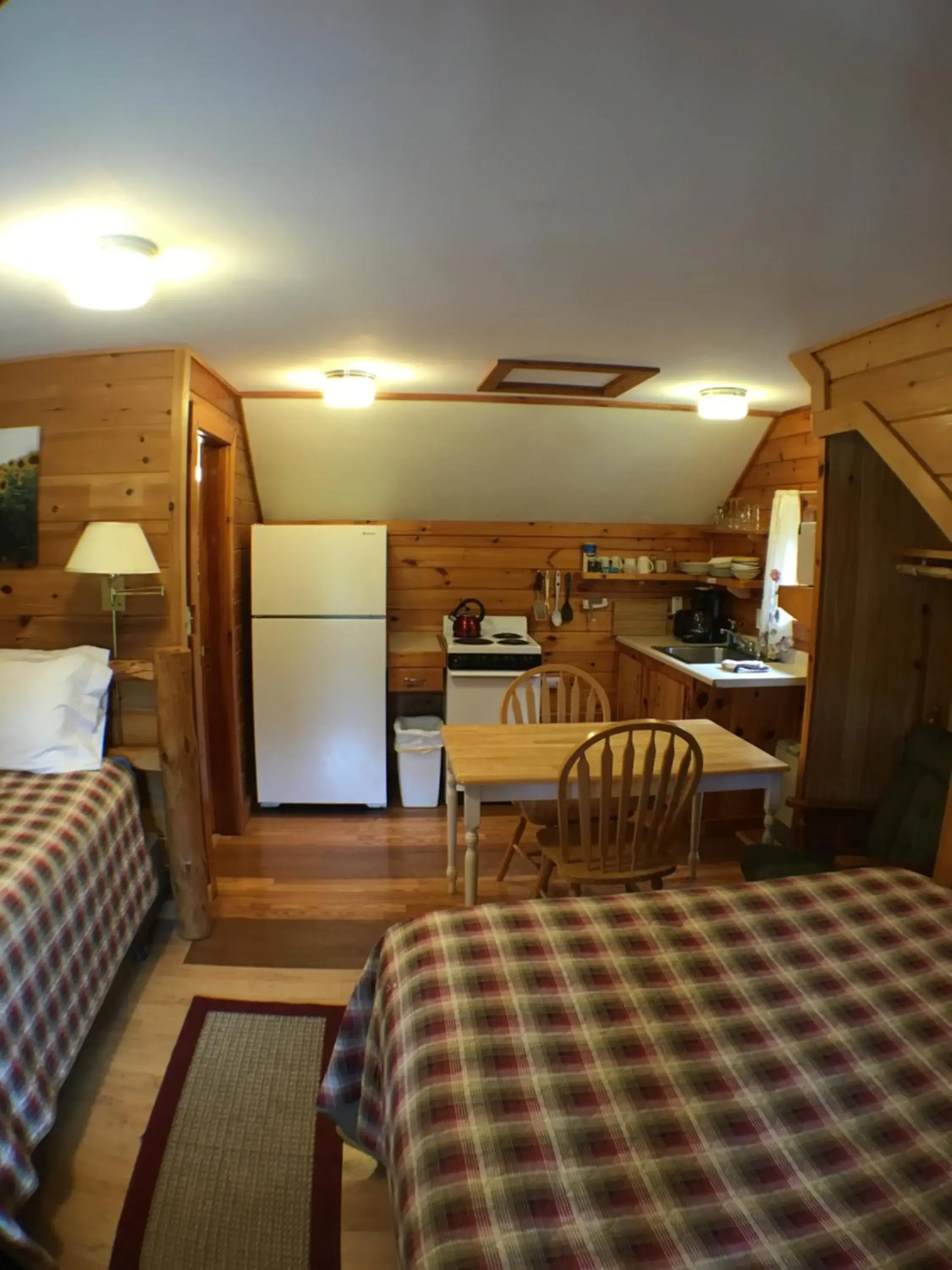 Kitchen or kitchenette, Bed in Mountain View Motel & Campground Kitchen or kitchenette, Bed in Mountain View Motel & Campground