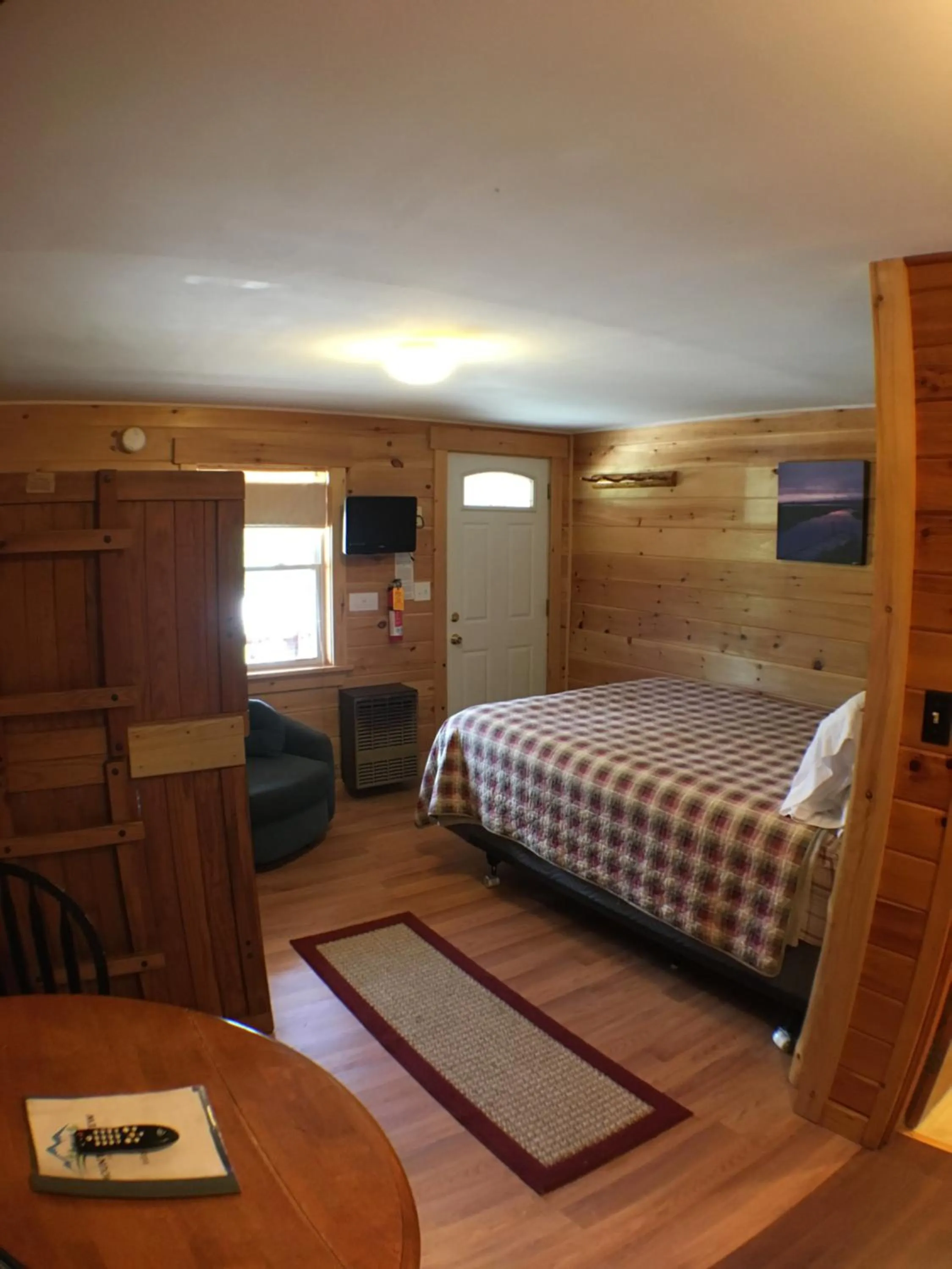 Photo of the whole room in Mountain View Motel & Campground