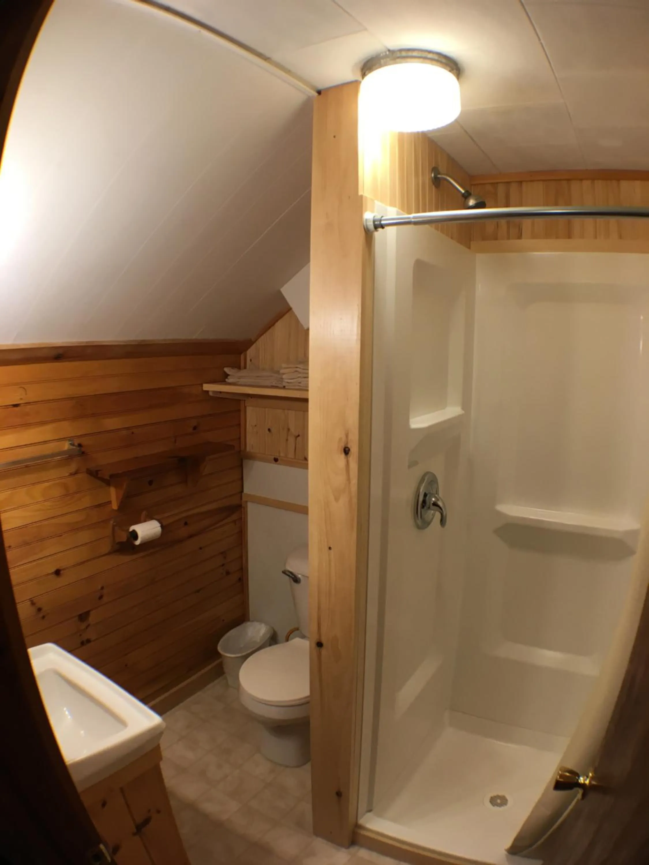 Bathroom in Mountain View Motel & Campground