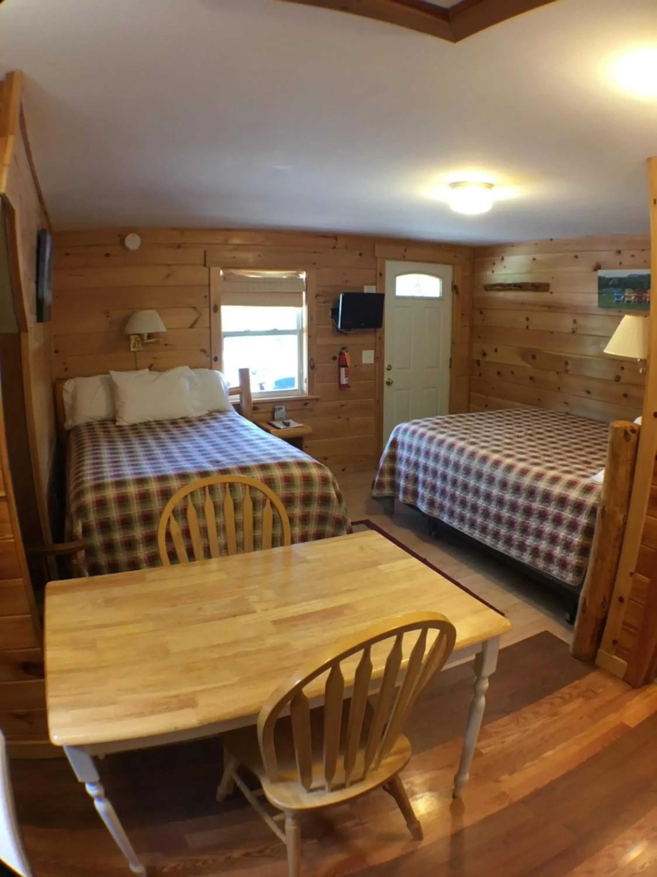 Bedroom in Mountain View Motel & Campground Bedroom in Mountain View Motel & Campground