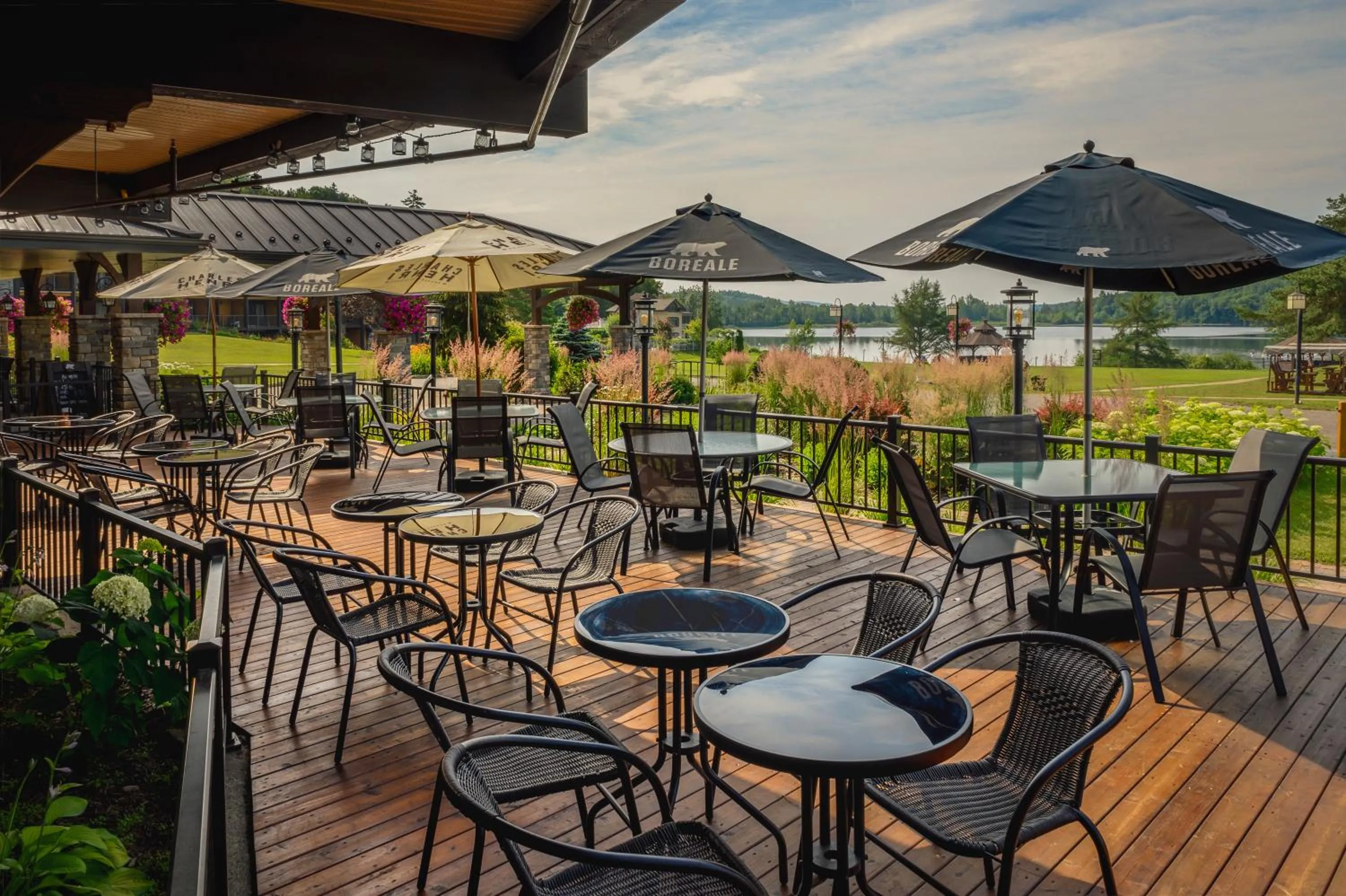 Balcony/Terrace in Le Manoir du Lac Delage