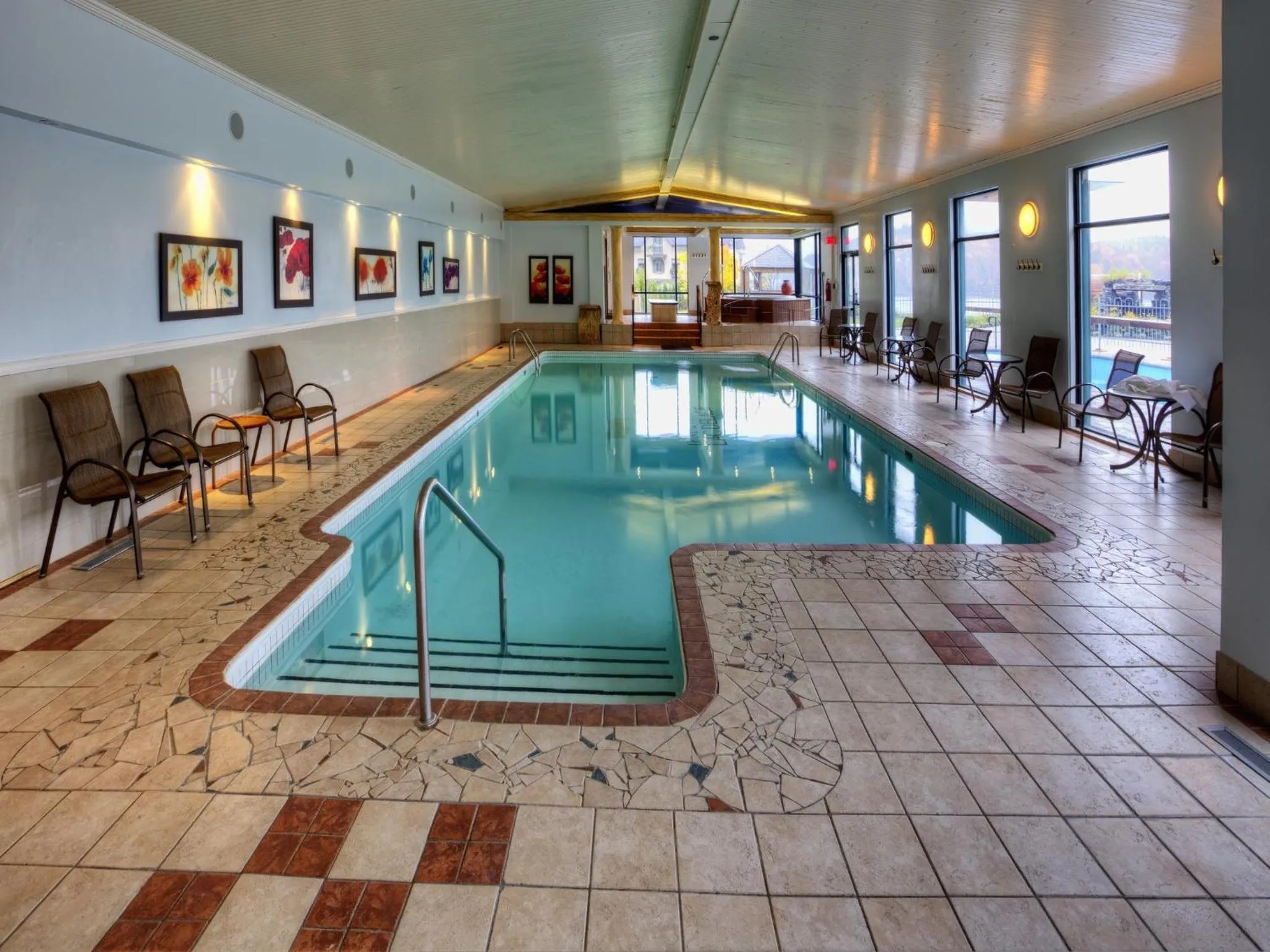 Swimming pool in Le Manoir du Lac Delage