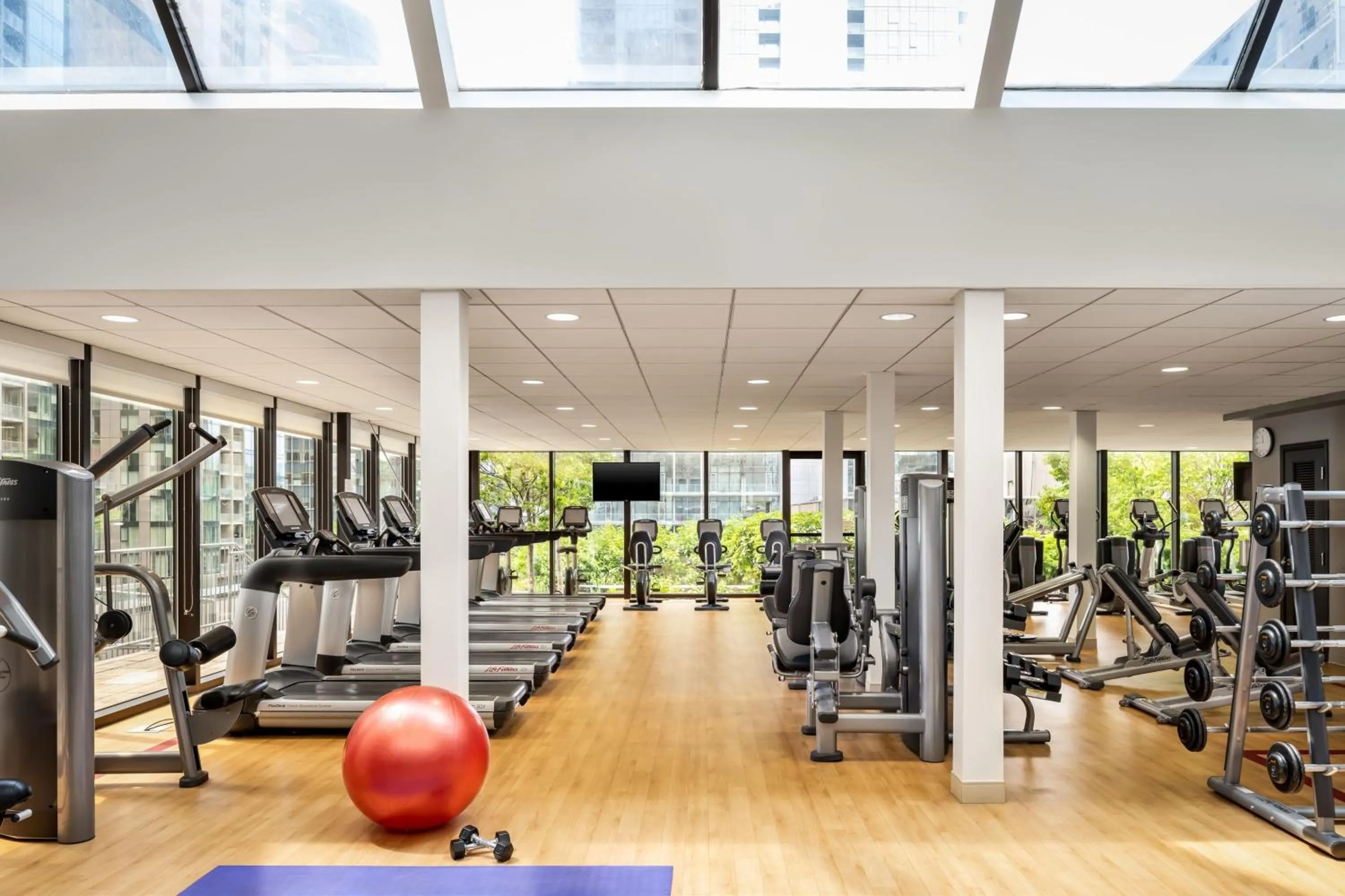 Fitness centre/facilities in Le Centre Sheraton Montreal Hotel