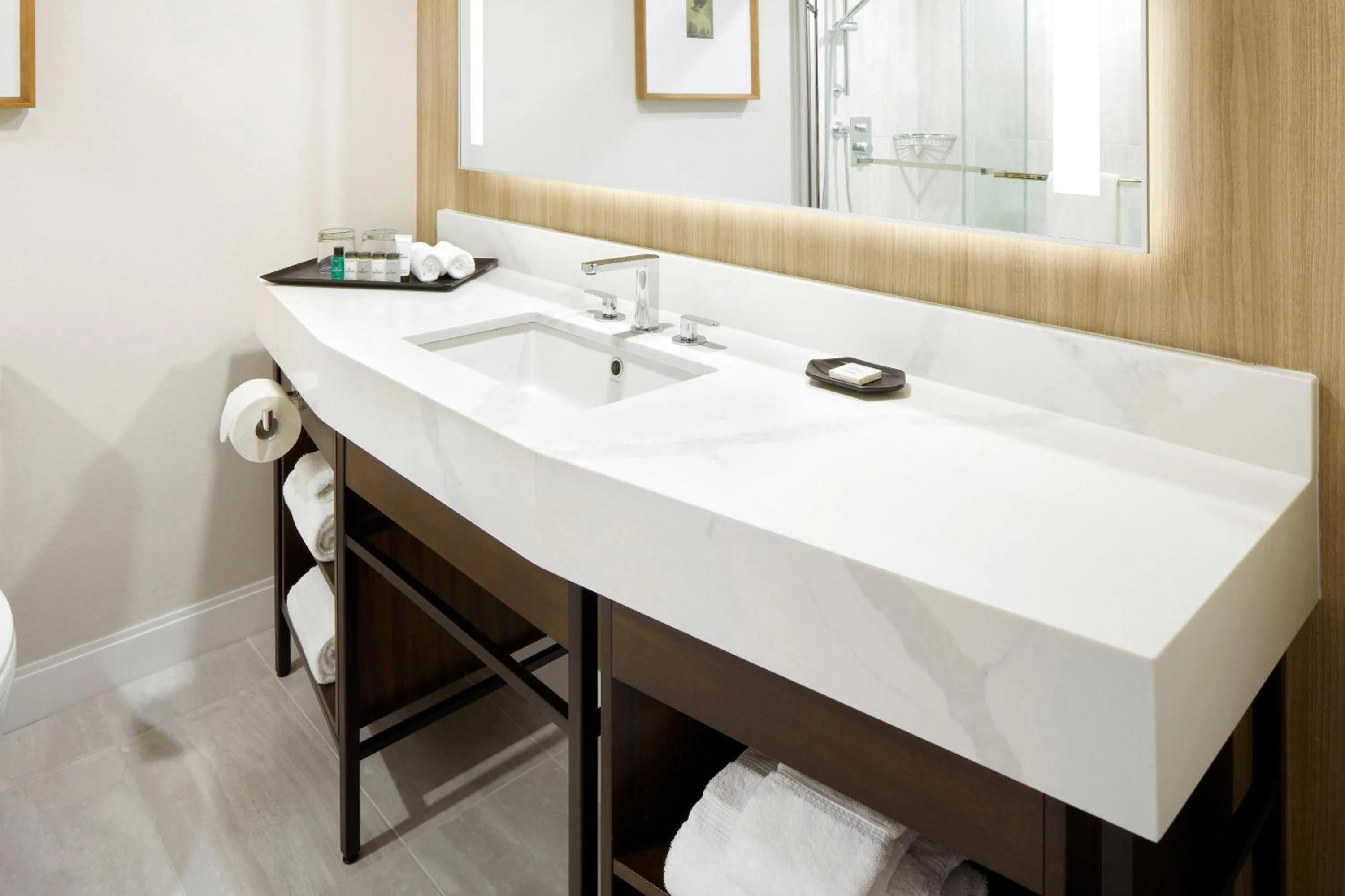 1 Bedroom Junior Suite, King, Sofa bed in Le Centre Sheraton Montreal Hotel