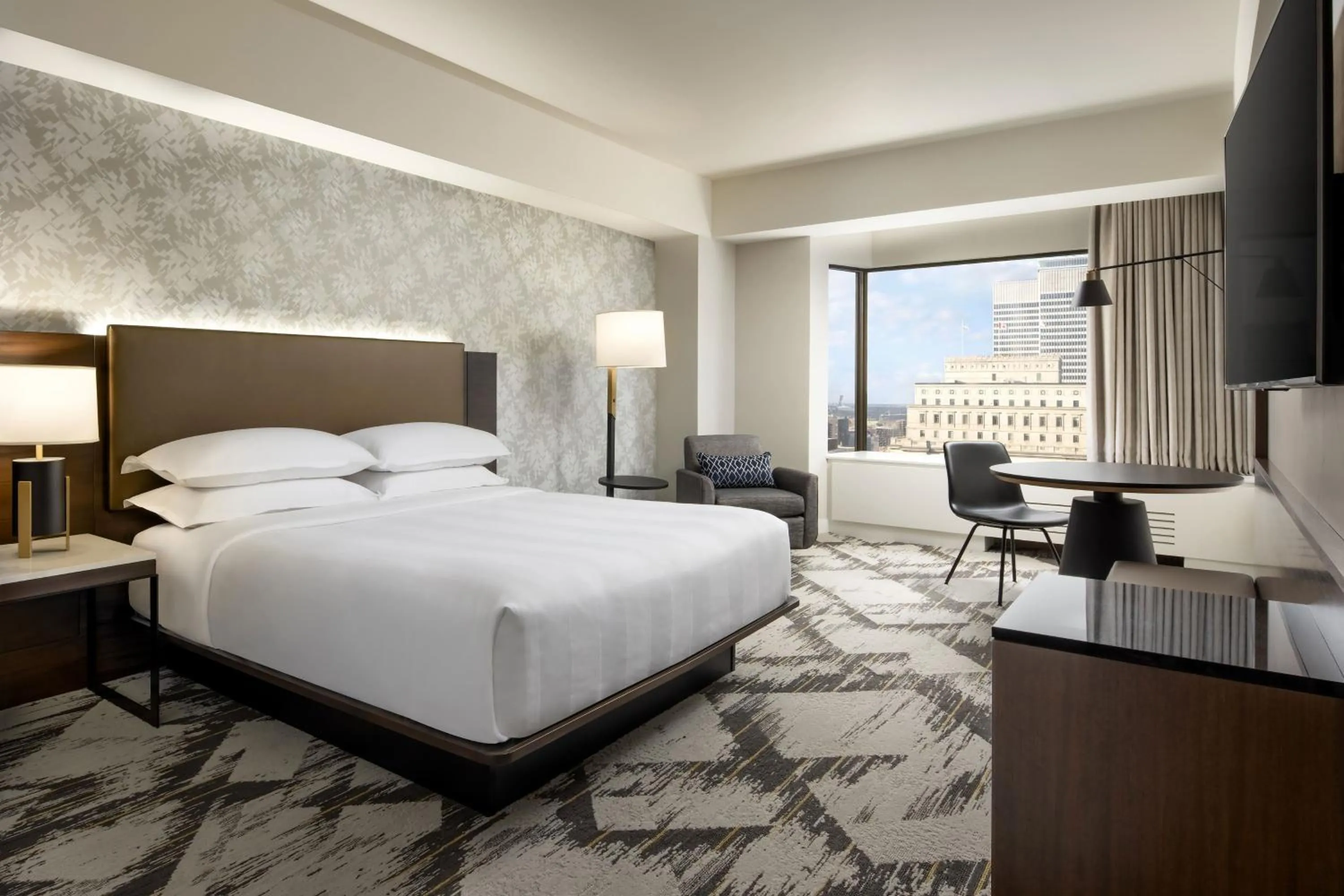 Photo of the whole room, Bed in Le Centre Sheraton Montreal Hotel