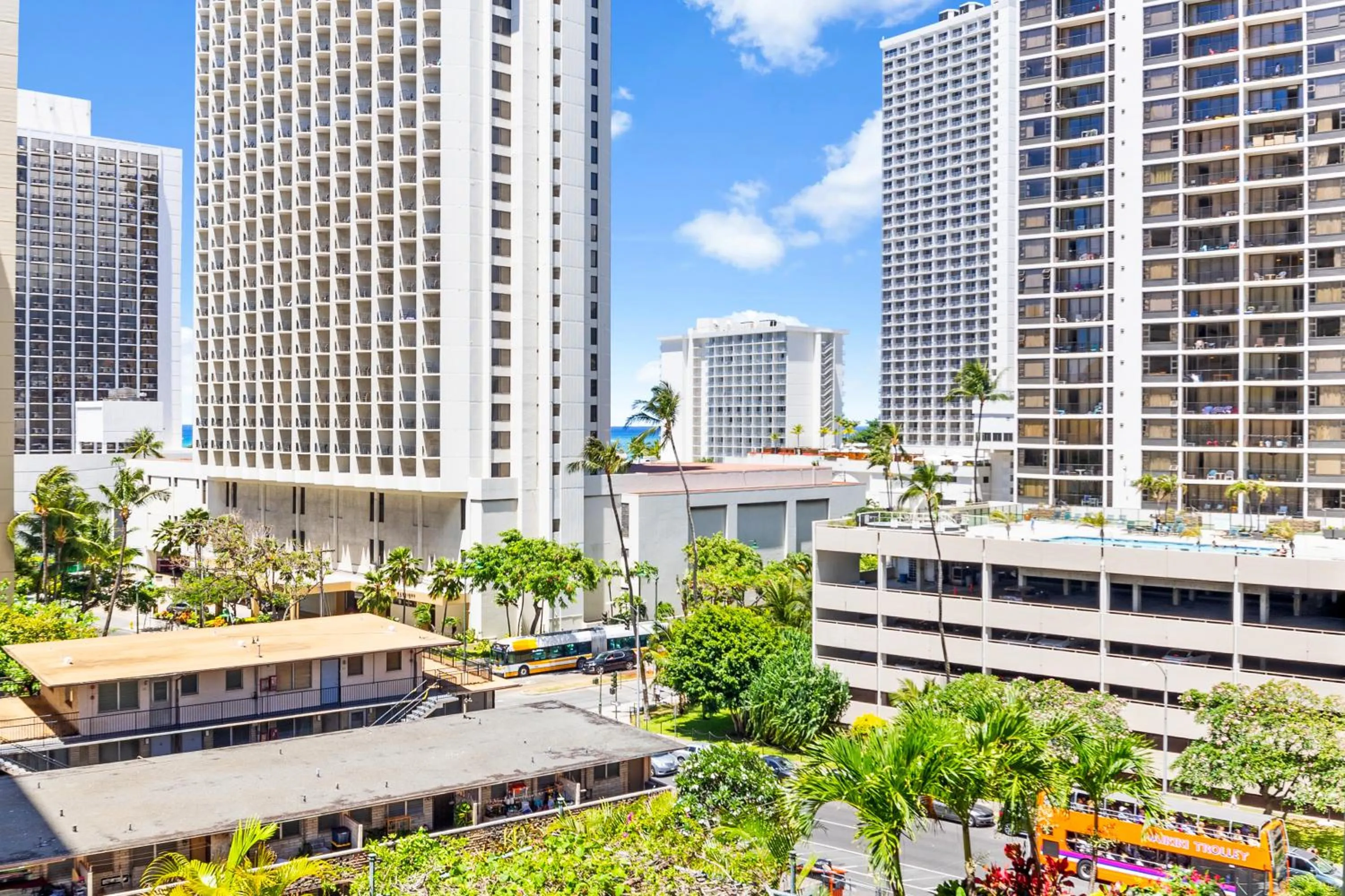 Property building in Diamond Head View Close to Waikiki Beach with Parking