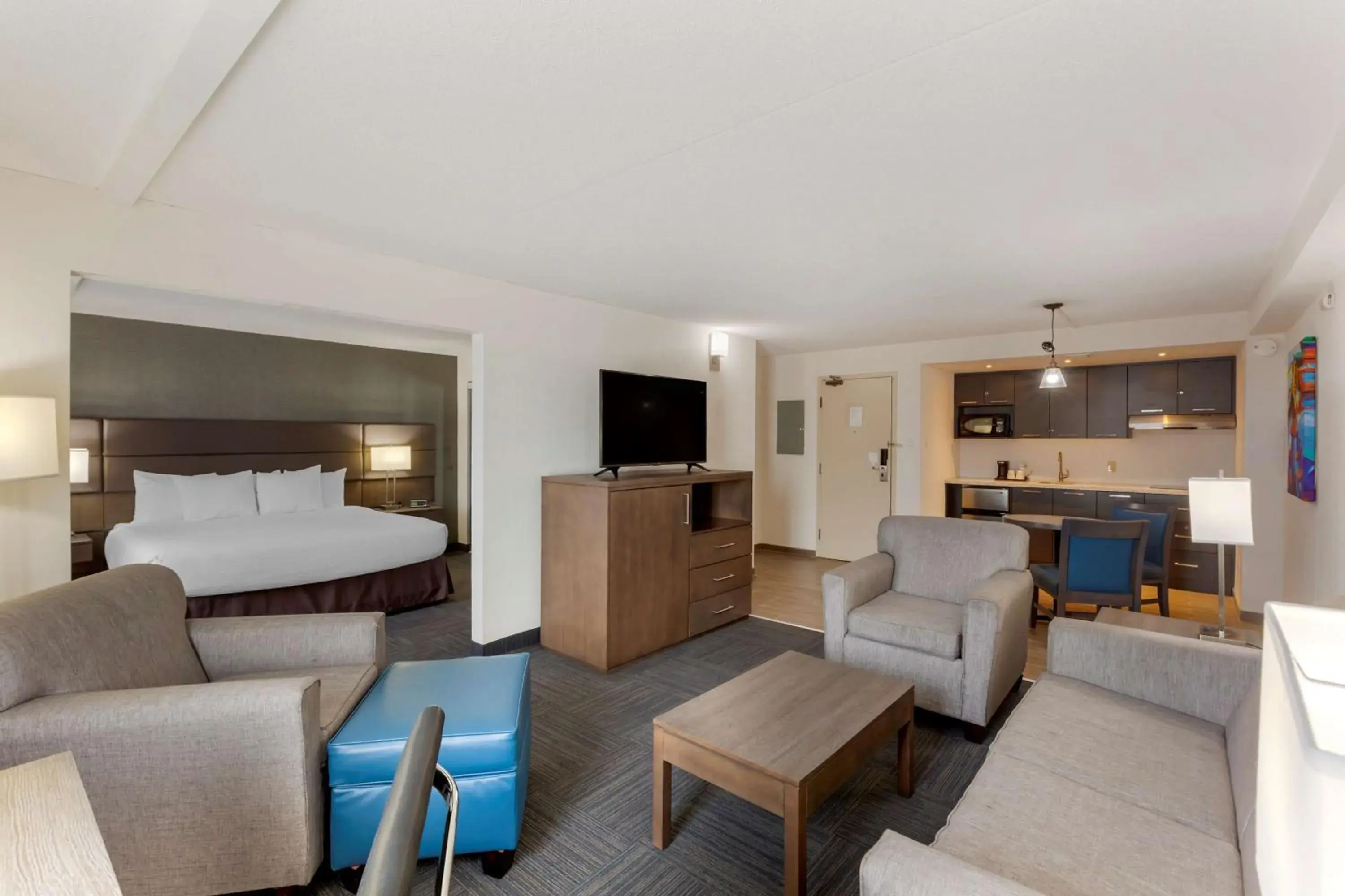 Bedroom, Bed in Best Western Plus Toronto Airport Hotel Bedroom, Bed in Best Western Plus Toronto Airport Hotel