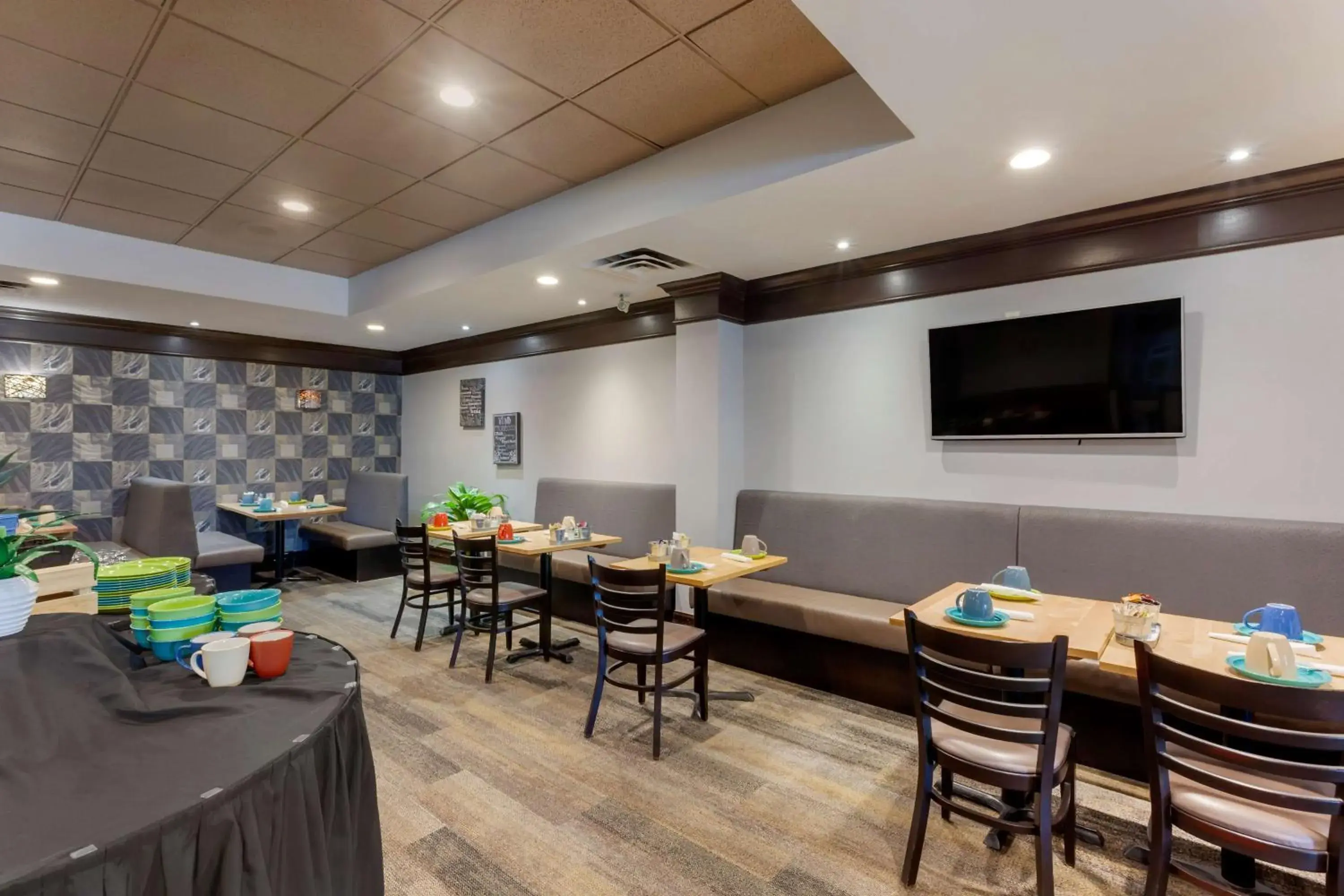 Breakfast in Best Western Plus Toronto Airport Hotel Breakfast in Best Western Plus Toronto Airport Hotel