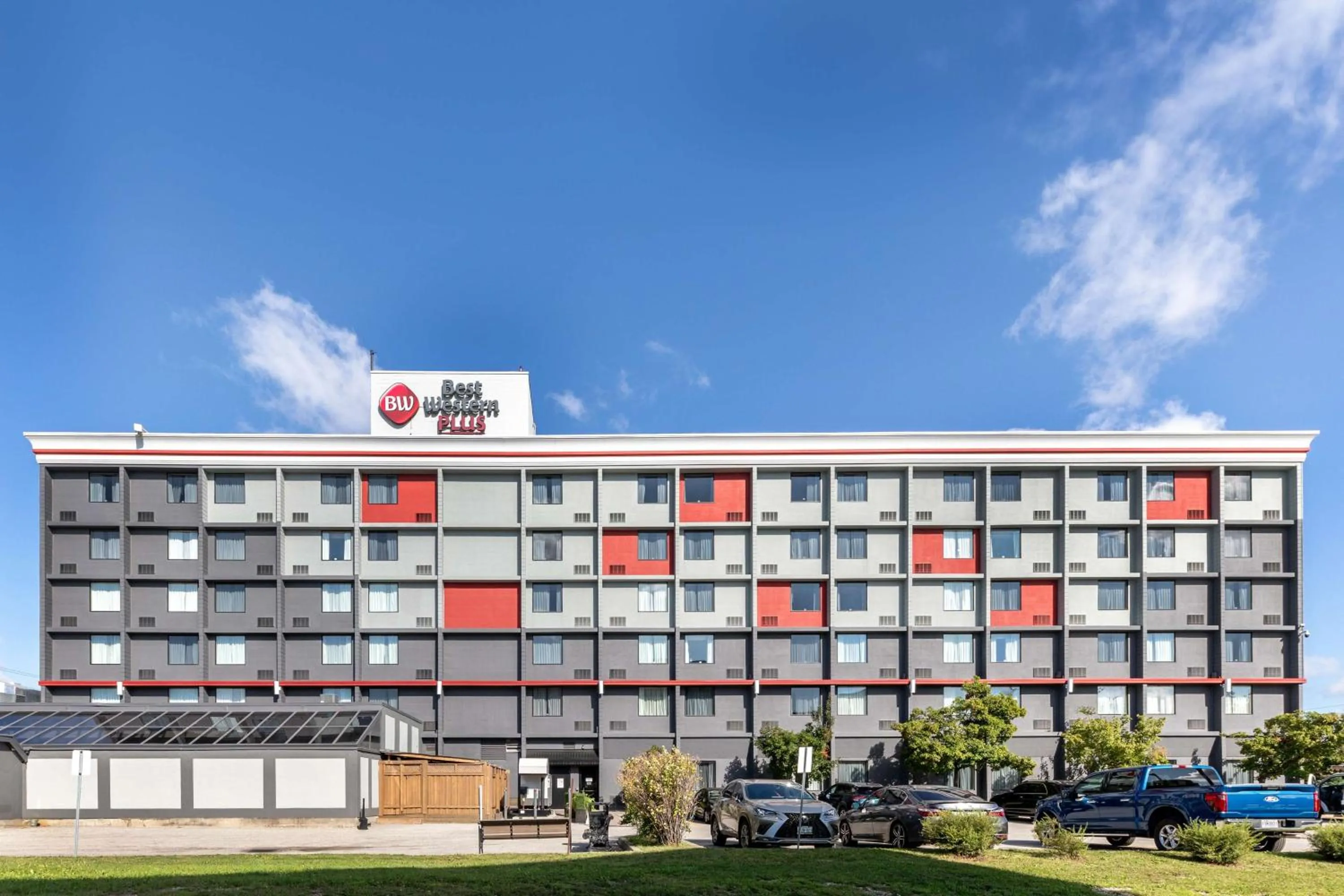 Property building in Best Western Plus Toronto Airport Hotel
