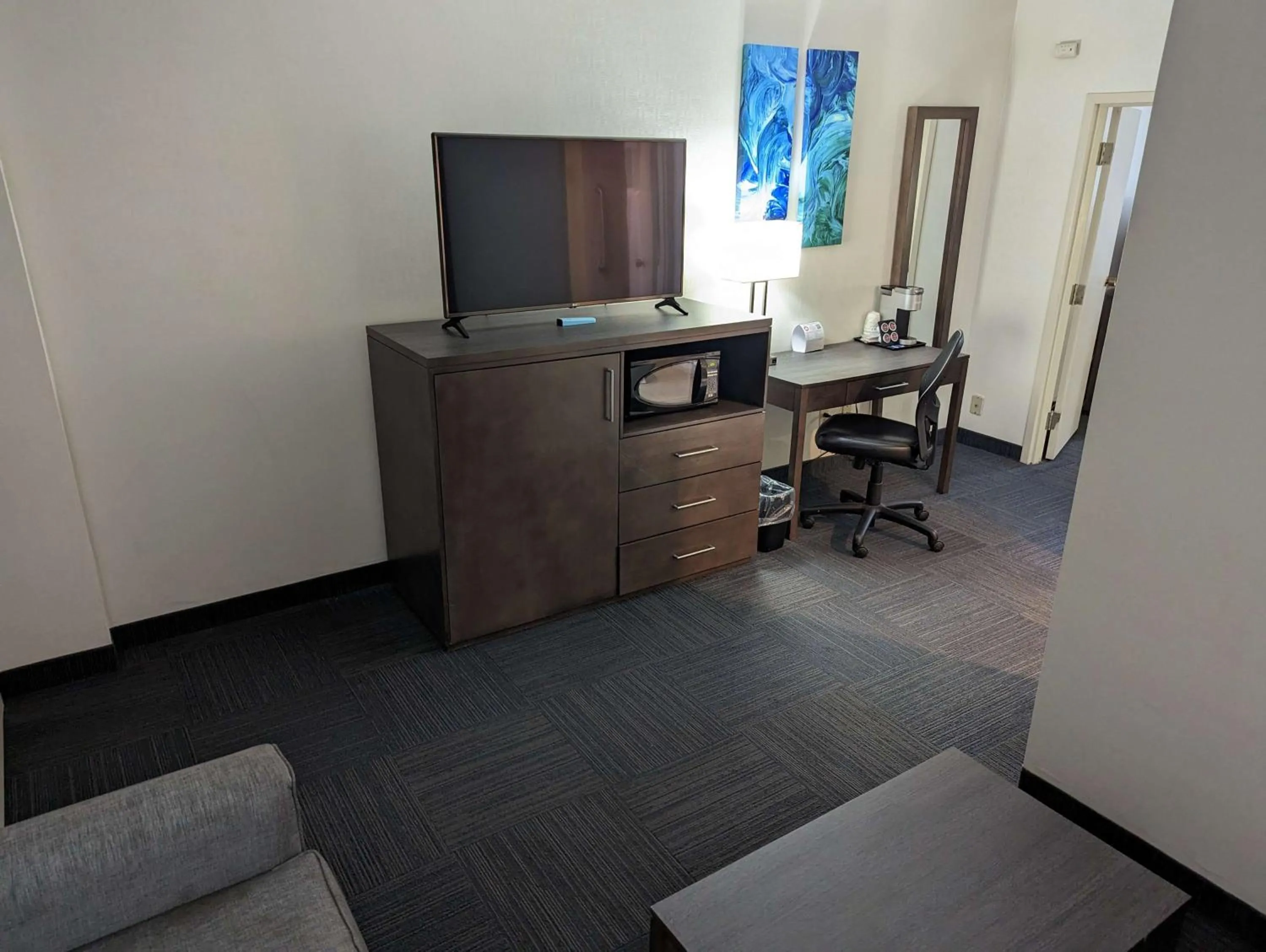 Bedroom in Best Western Plus Toronto Airport Hotel