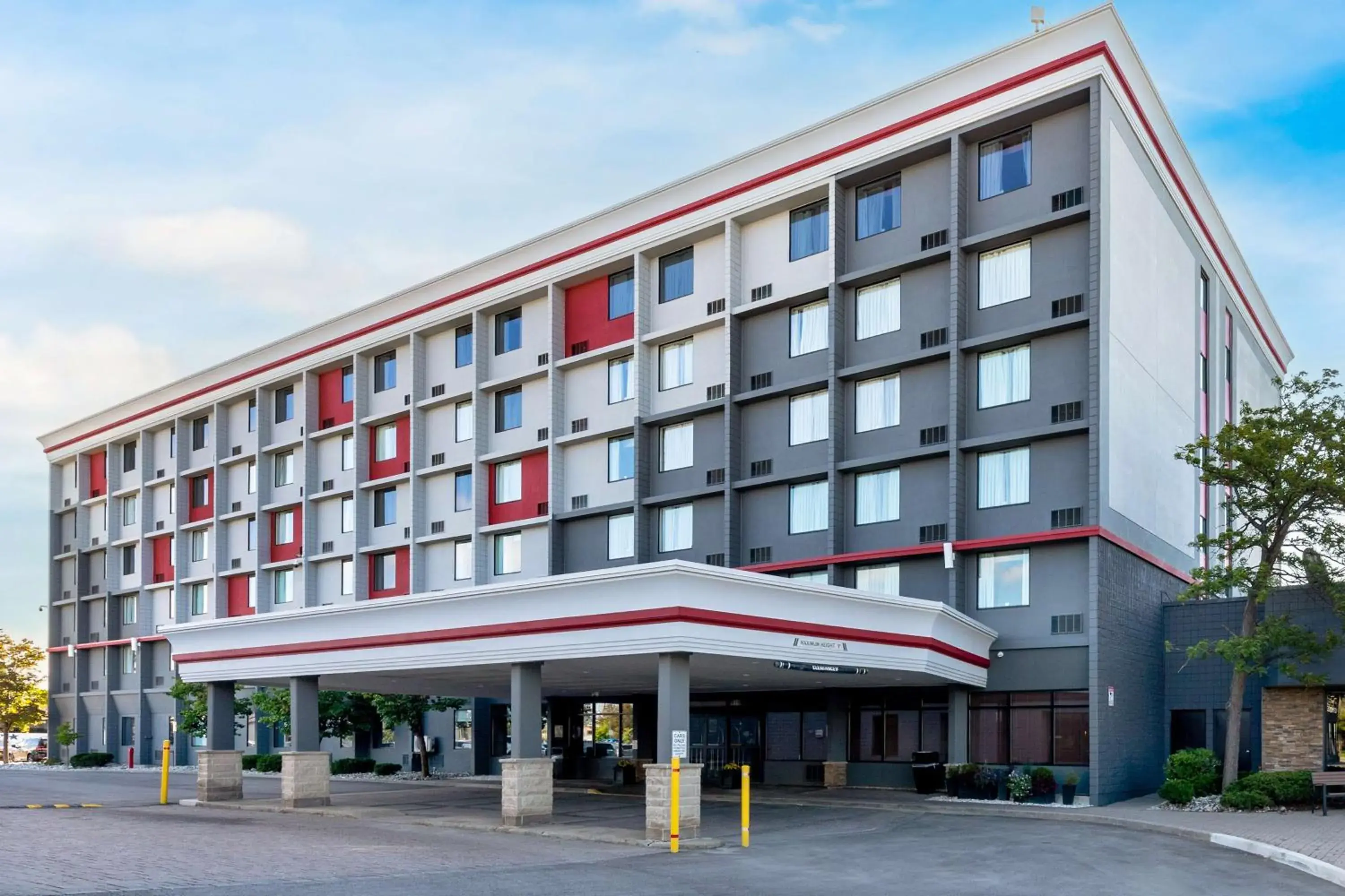 Property building in Best Western Plus Toronto Airport Hotel Property building in Best Western Plus Toronto Airport Hotel