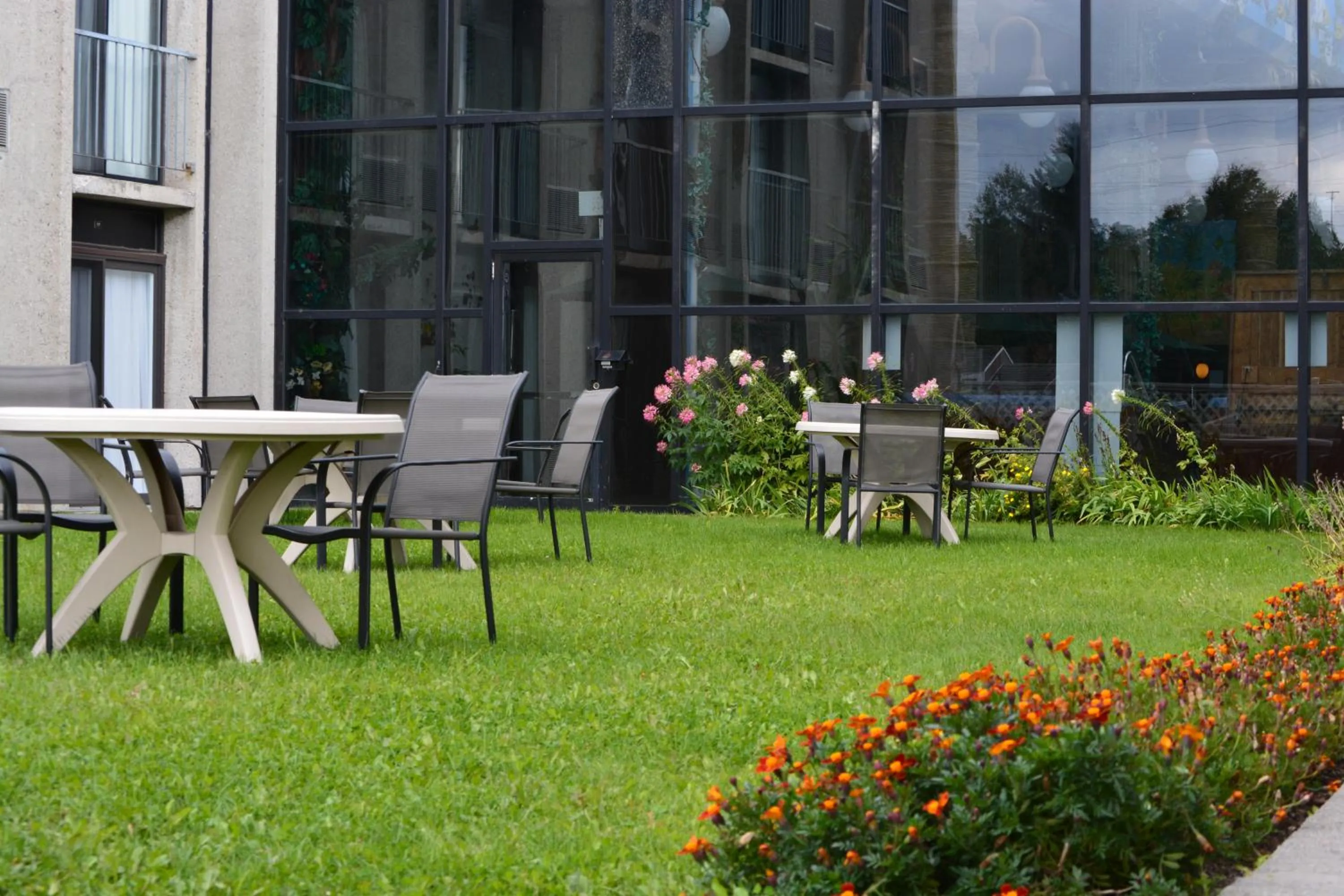 Natural landscape in La Saguenéenne - Hôtel et Centre de Congrès