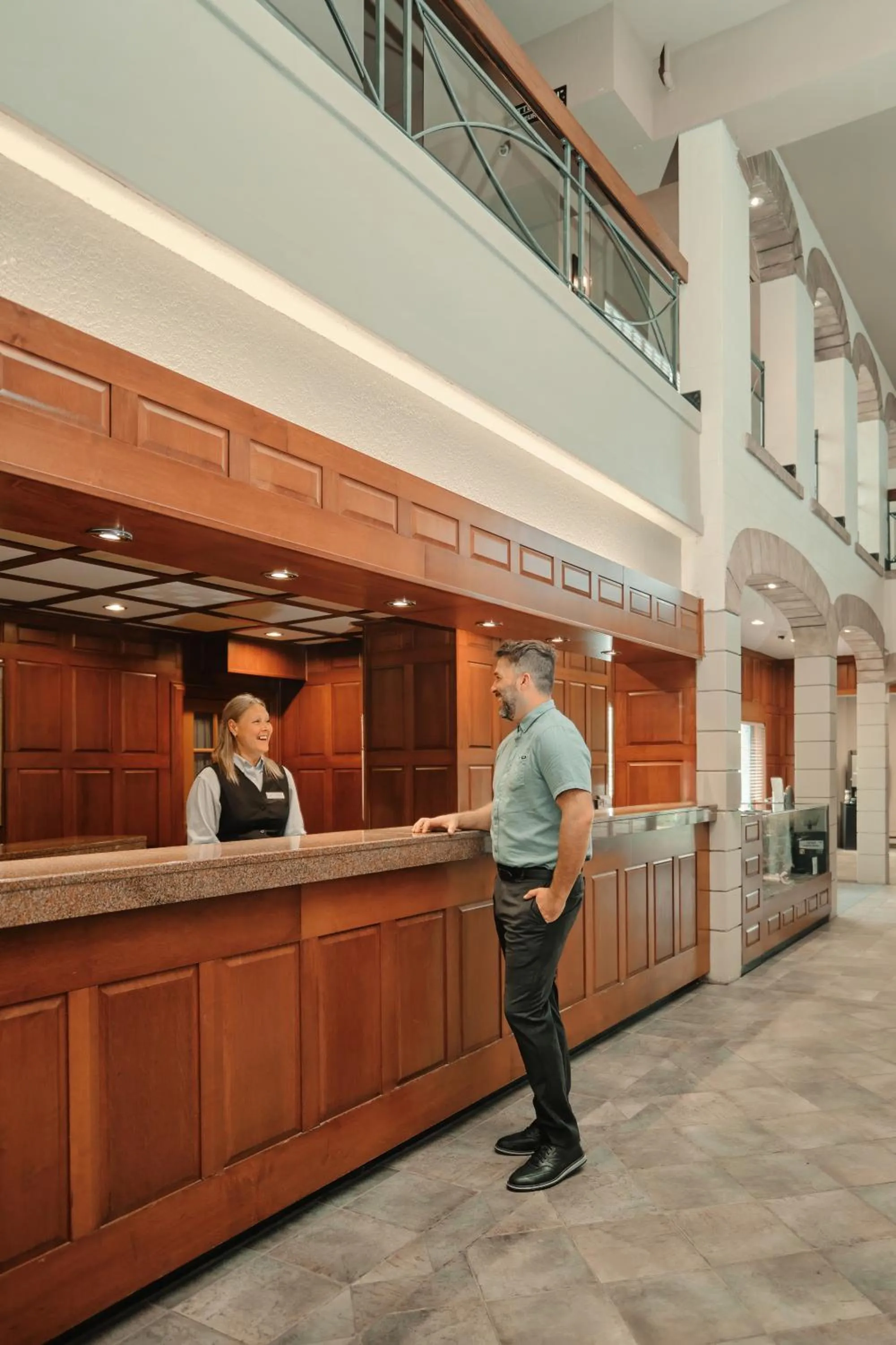 Lobby or reception in La Saguenéenne - Hôtel et Centre de Congrès
