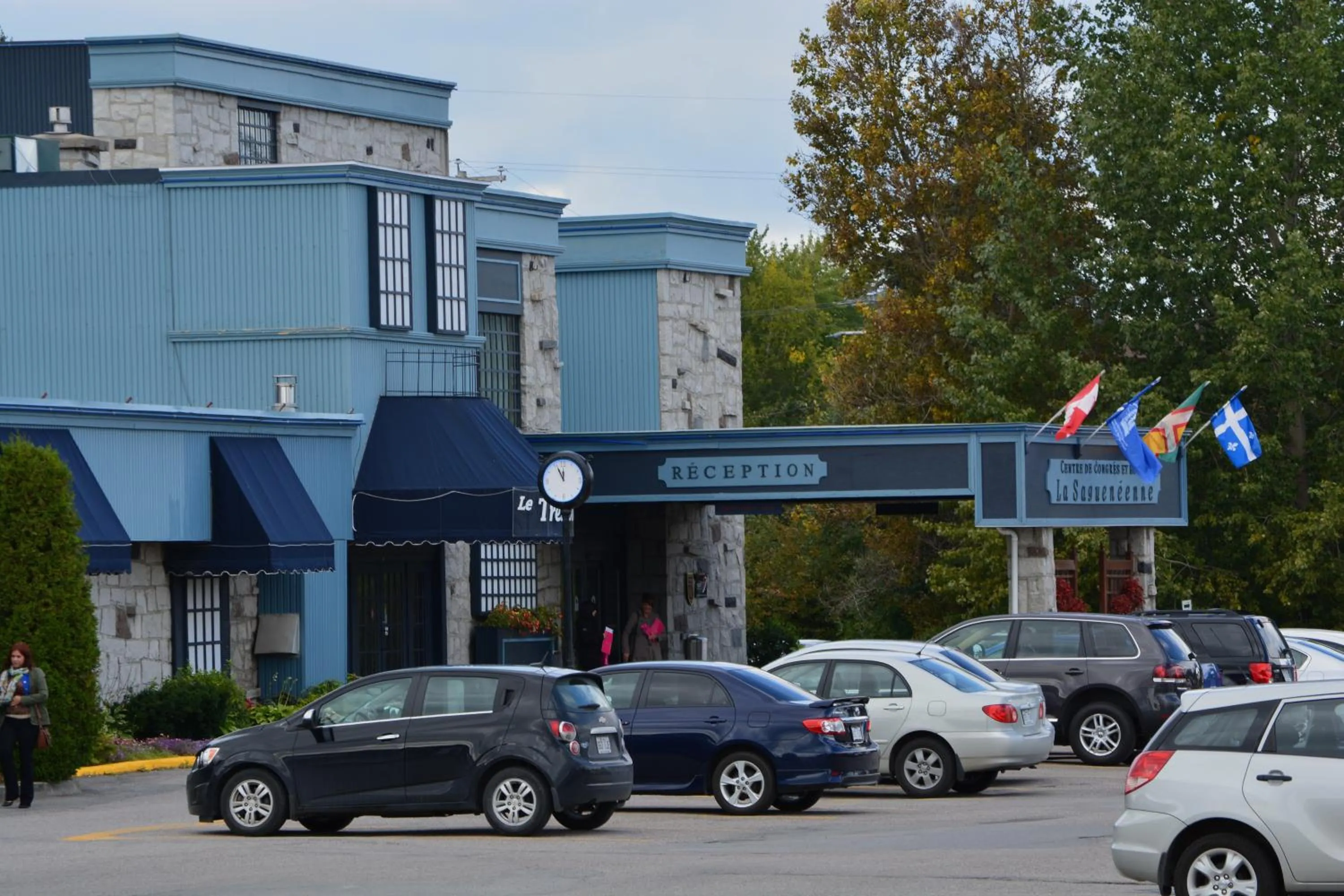 Parking in La Saguenéenne - Hôtel et Centre de Congrès