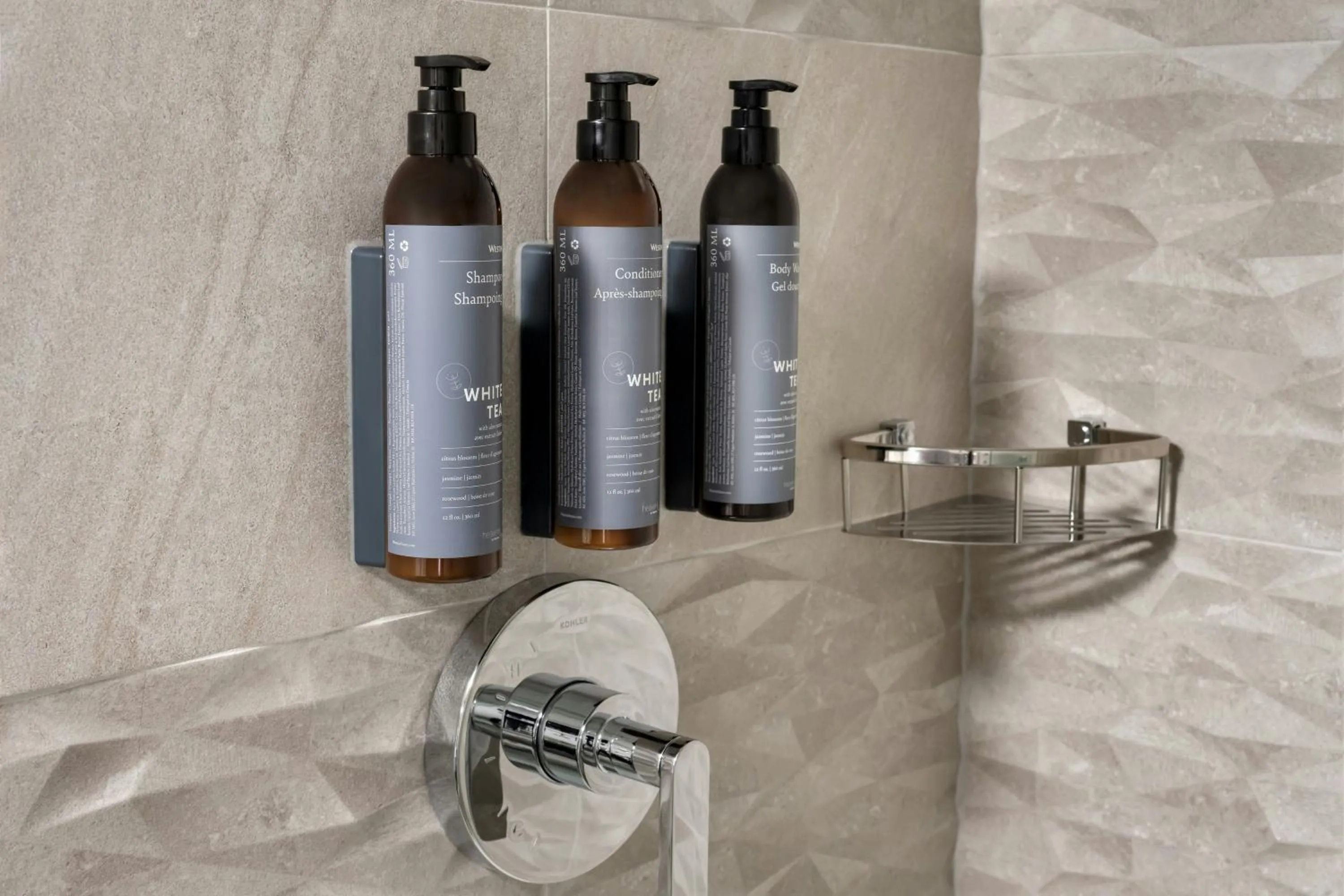 Photo of the whole room in The Westin Harbour Castle, Toronto