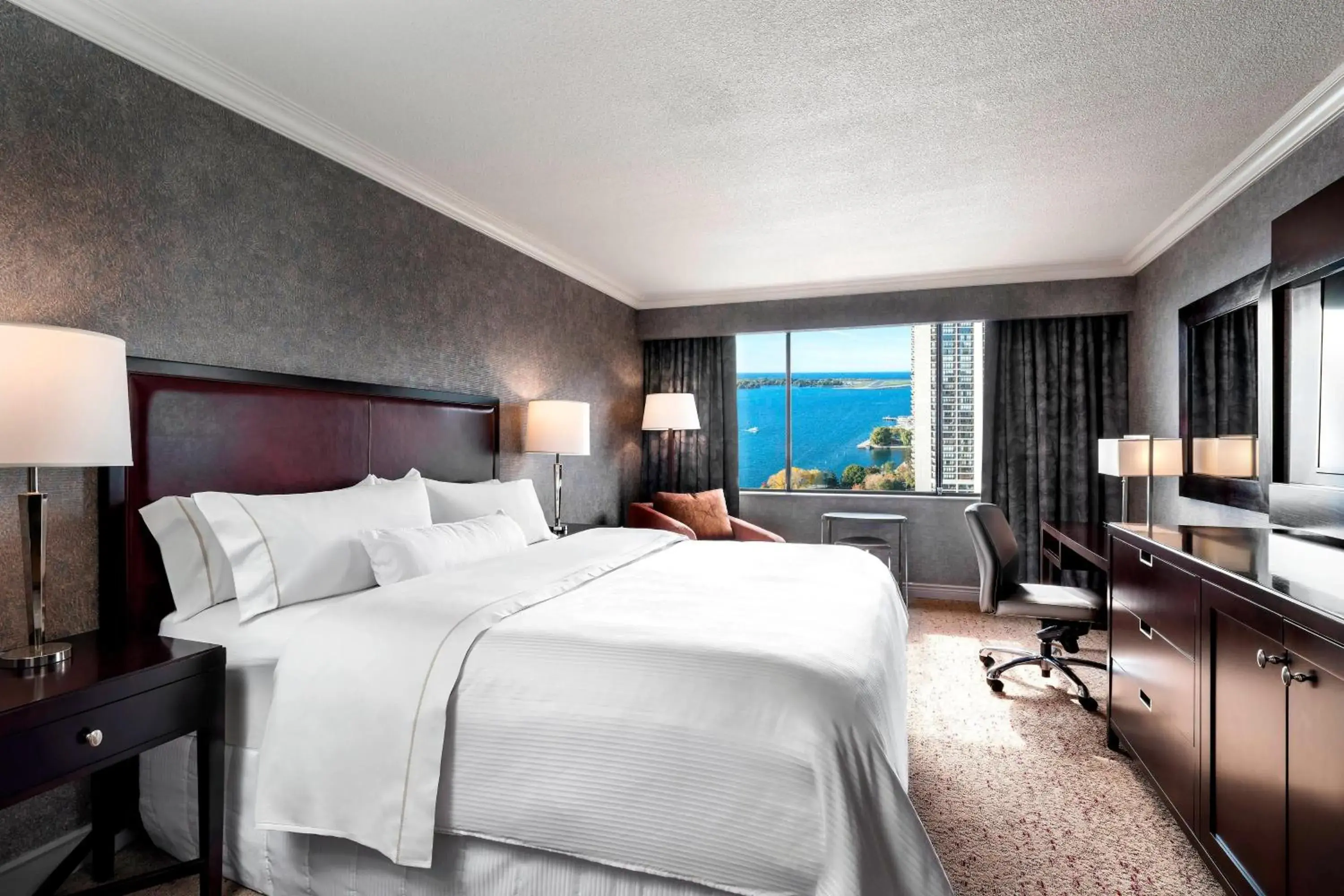 Luxury King Room with Lake View in The Westin Harbour Castle, Toronto Luxury King Room with Lake View in The Westin Harbour Castle, Toronto