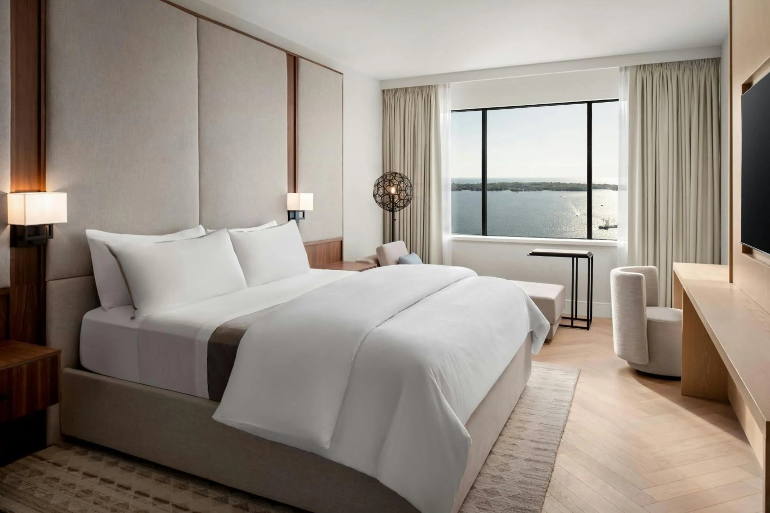 Photo of the whole room, Bed in The Westin Harbour Castle, Toronto