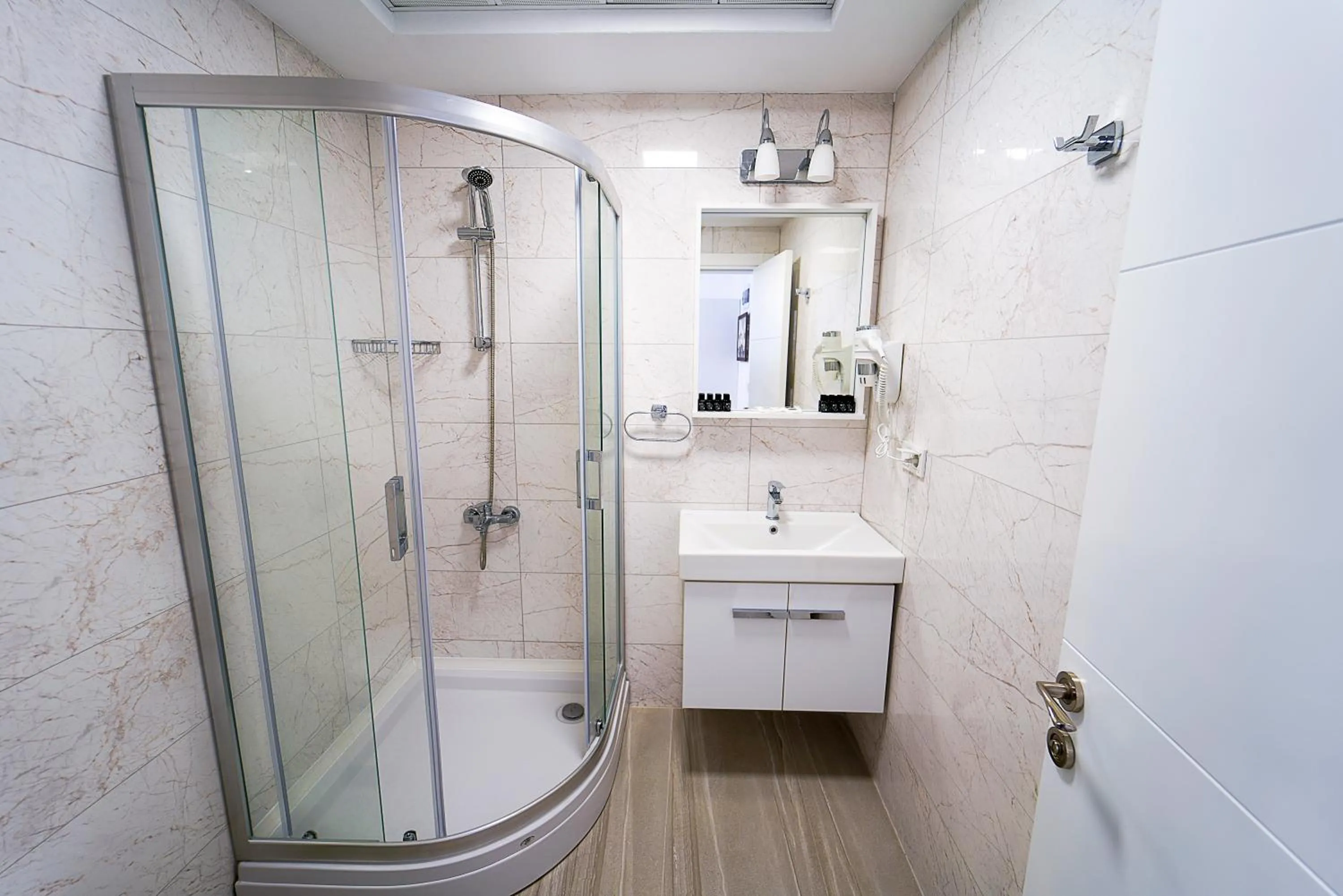 Bathroom in Tepehan by Özkul