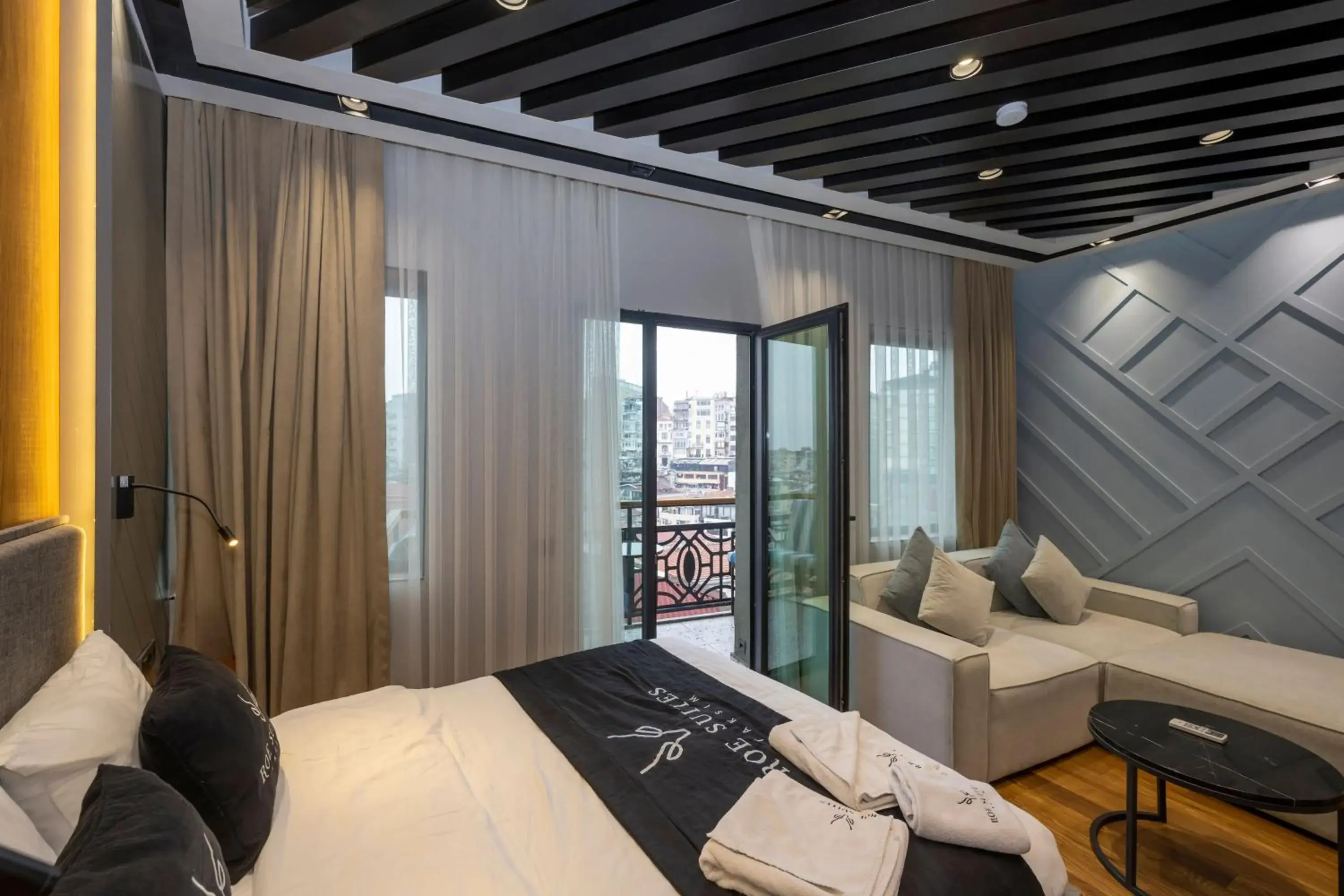 Living room, Bed in Roe Suite Hotel - TAKSIM Living room, Bed in Roe Suite Hotel - TAKSIM