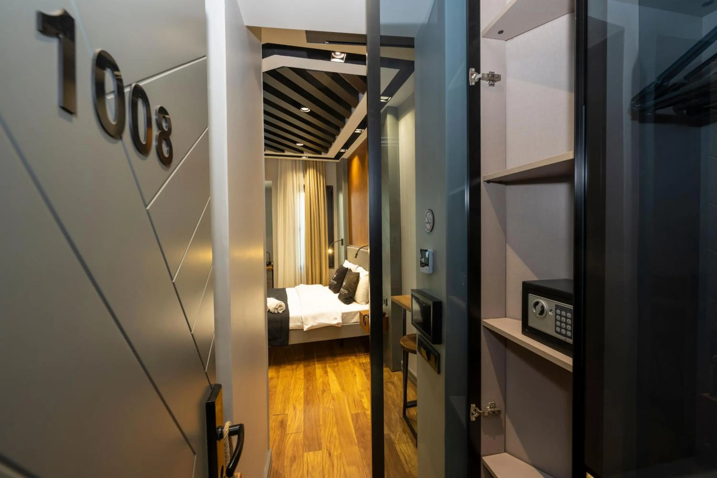 Bed in Roe Suite Hotel - TAKSIM