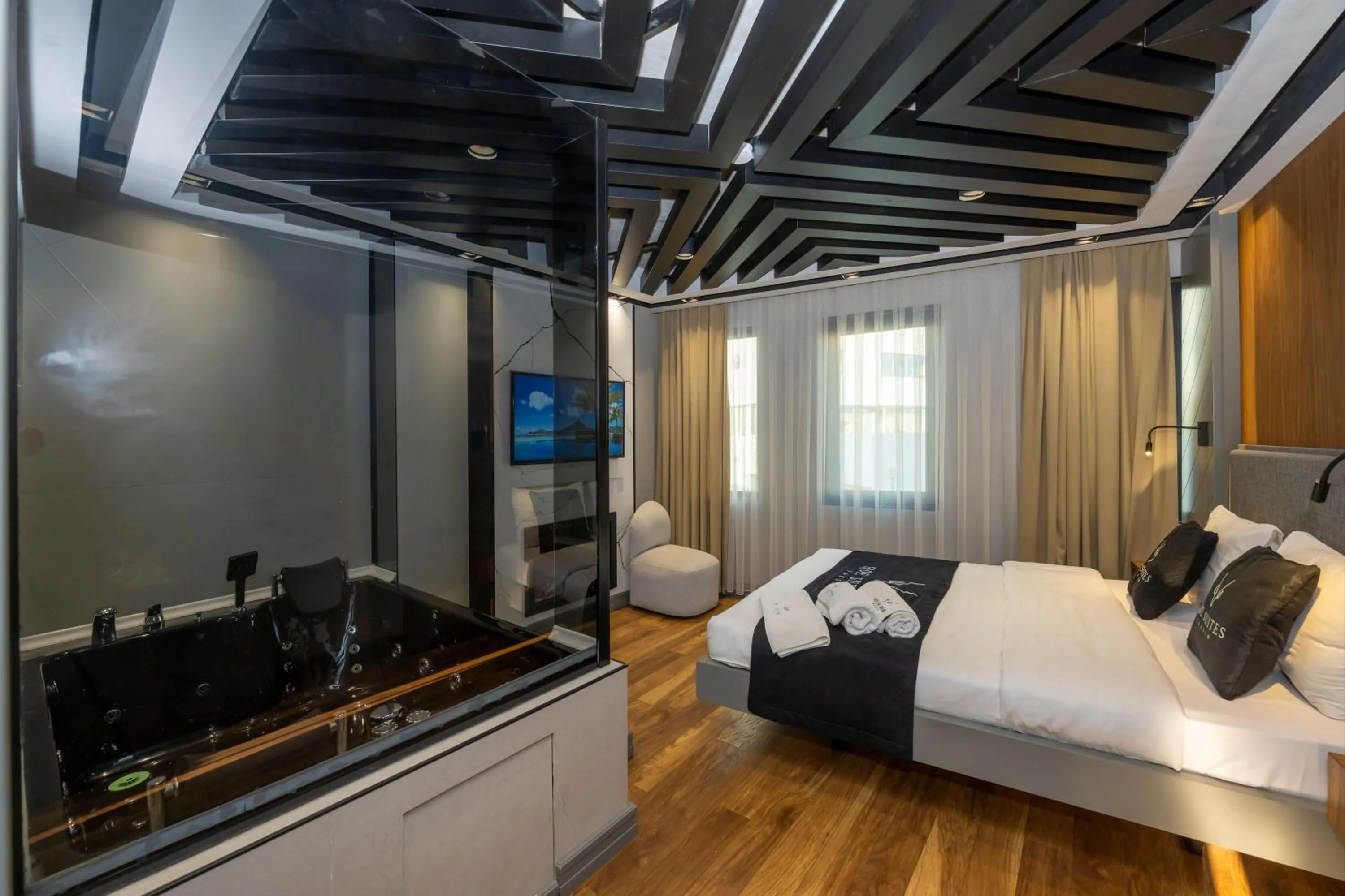 Bed in Roe Suite Hotel - TAKSIM