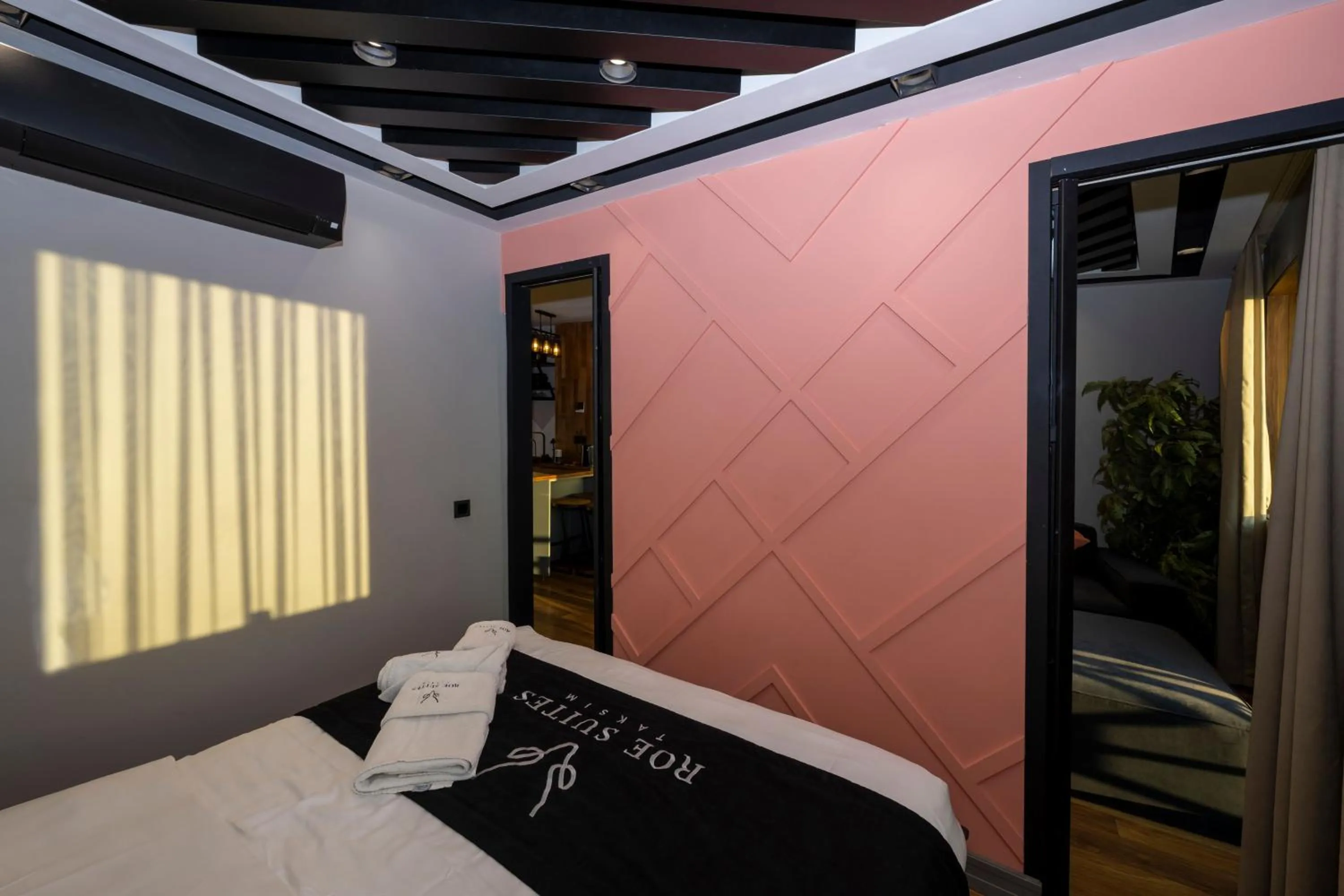 Bed in Roe Suite Hotel - TAKSIM