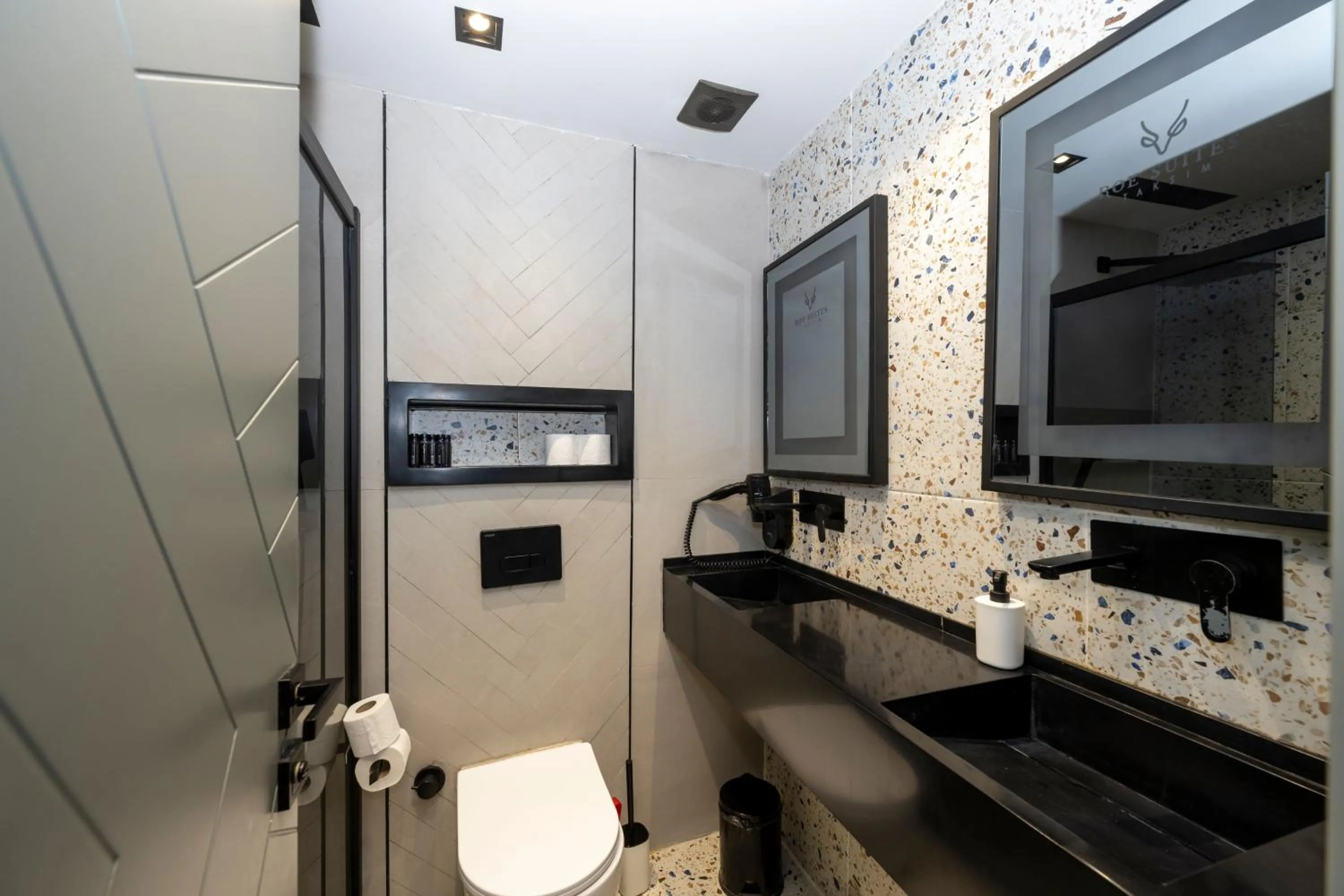 Shower in Roe Suite Hotel - TAKSIM