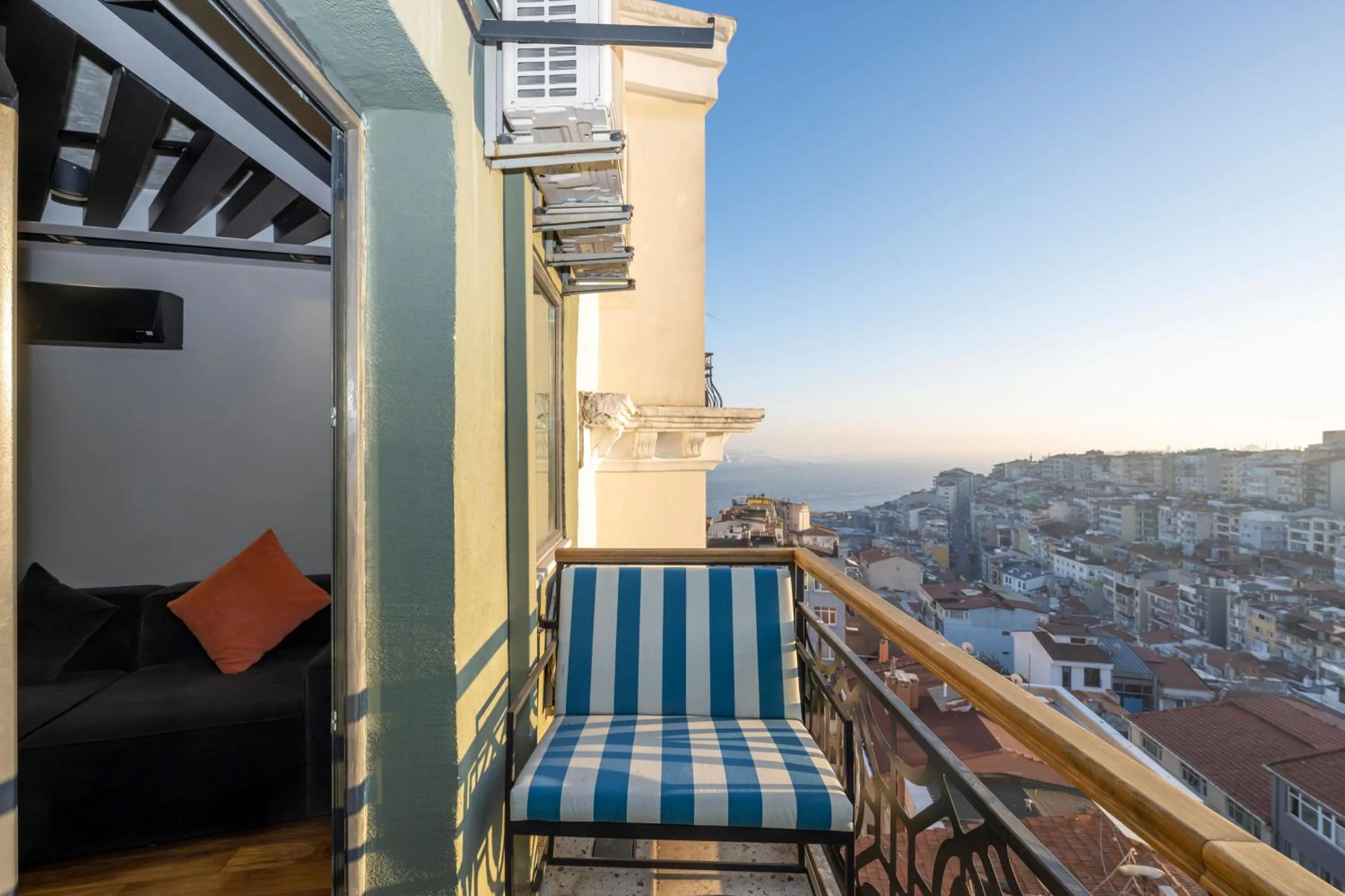 Day in Roe Suite Hotel - TAKSIM