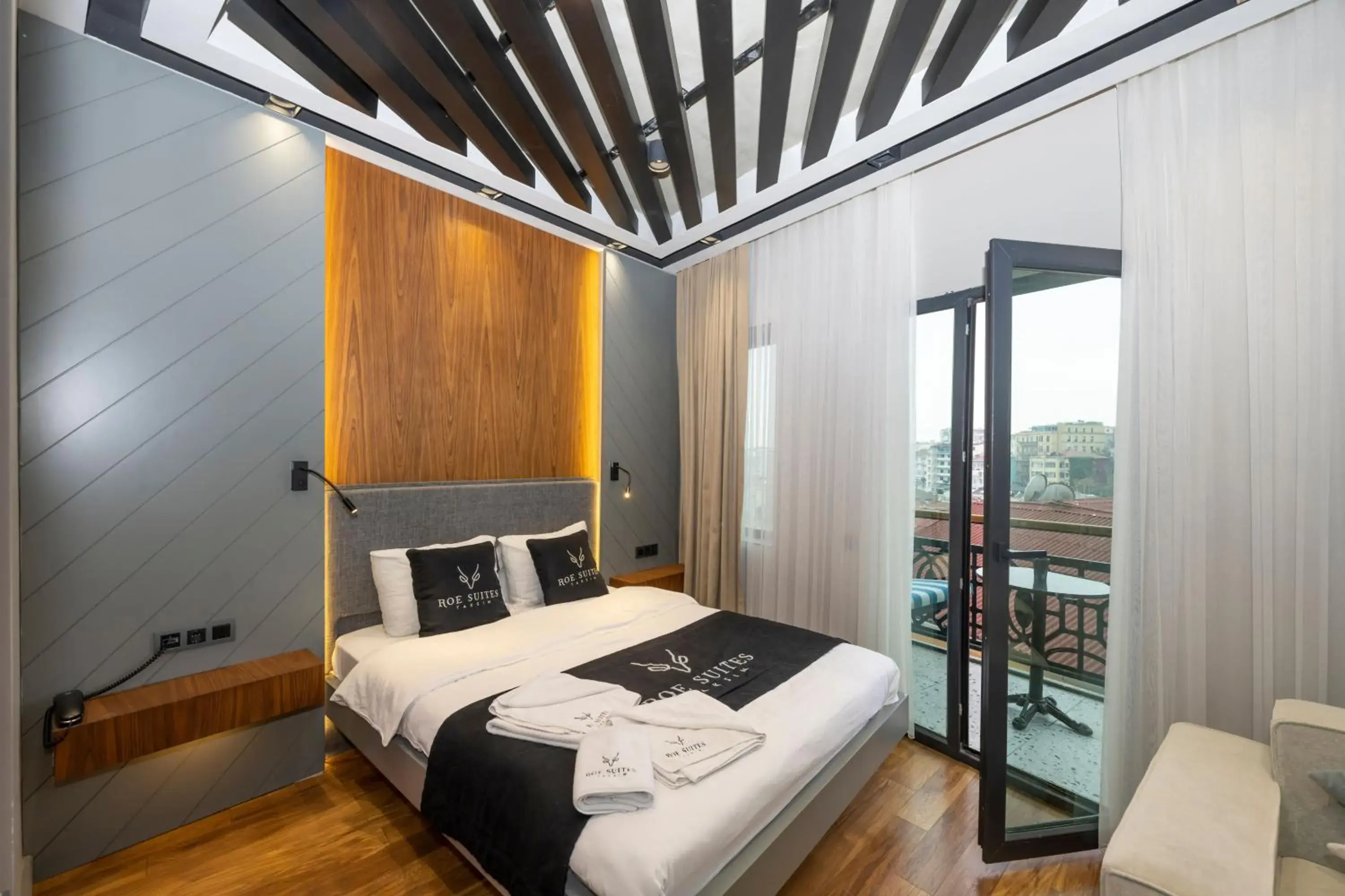 Bed in Roe Suite Hotel - TAKSIM Bed in Roe Suite Hotel - TAKSIM