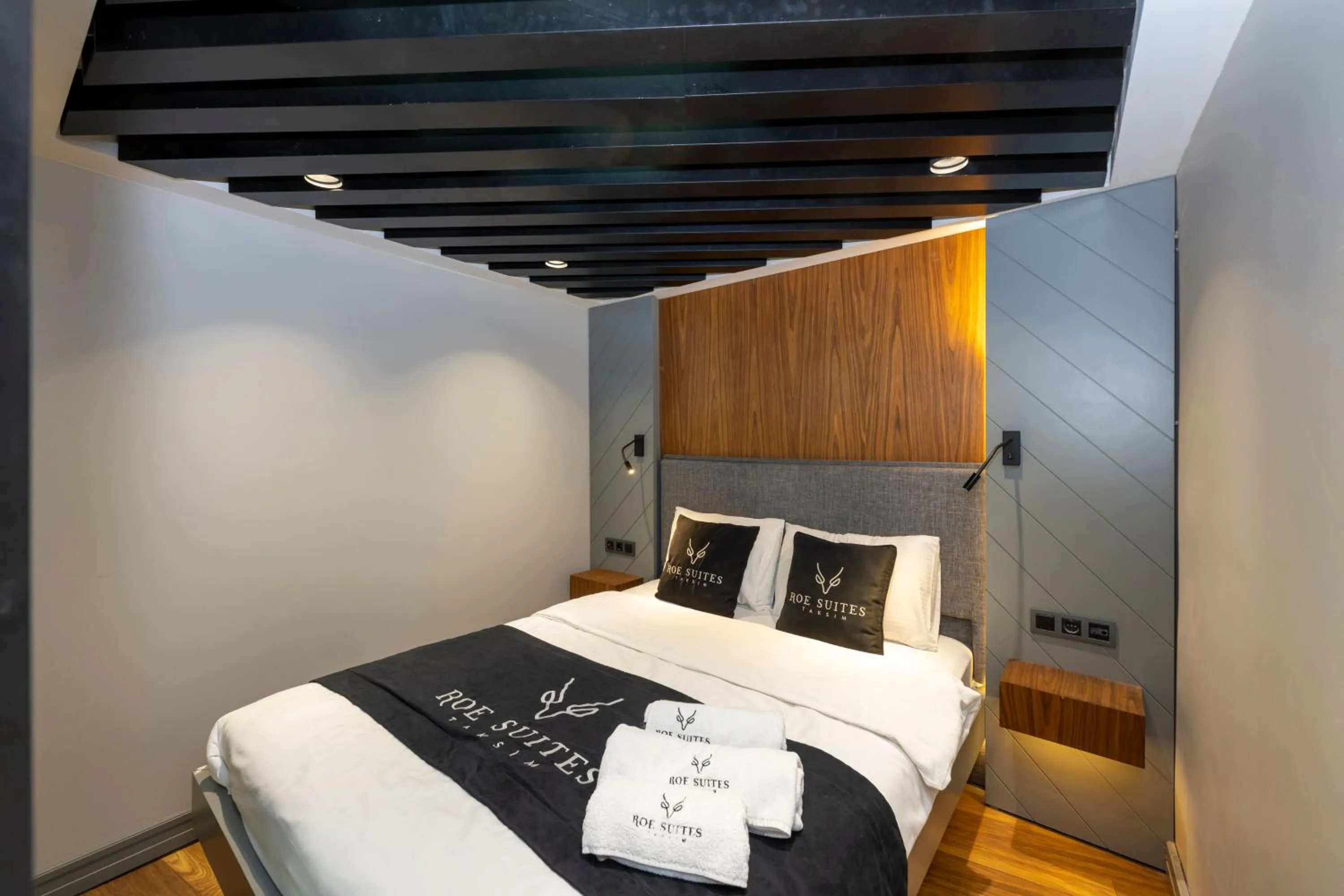 Bed in Roe Suite Hotel - TAKSIM