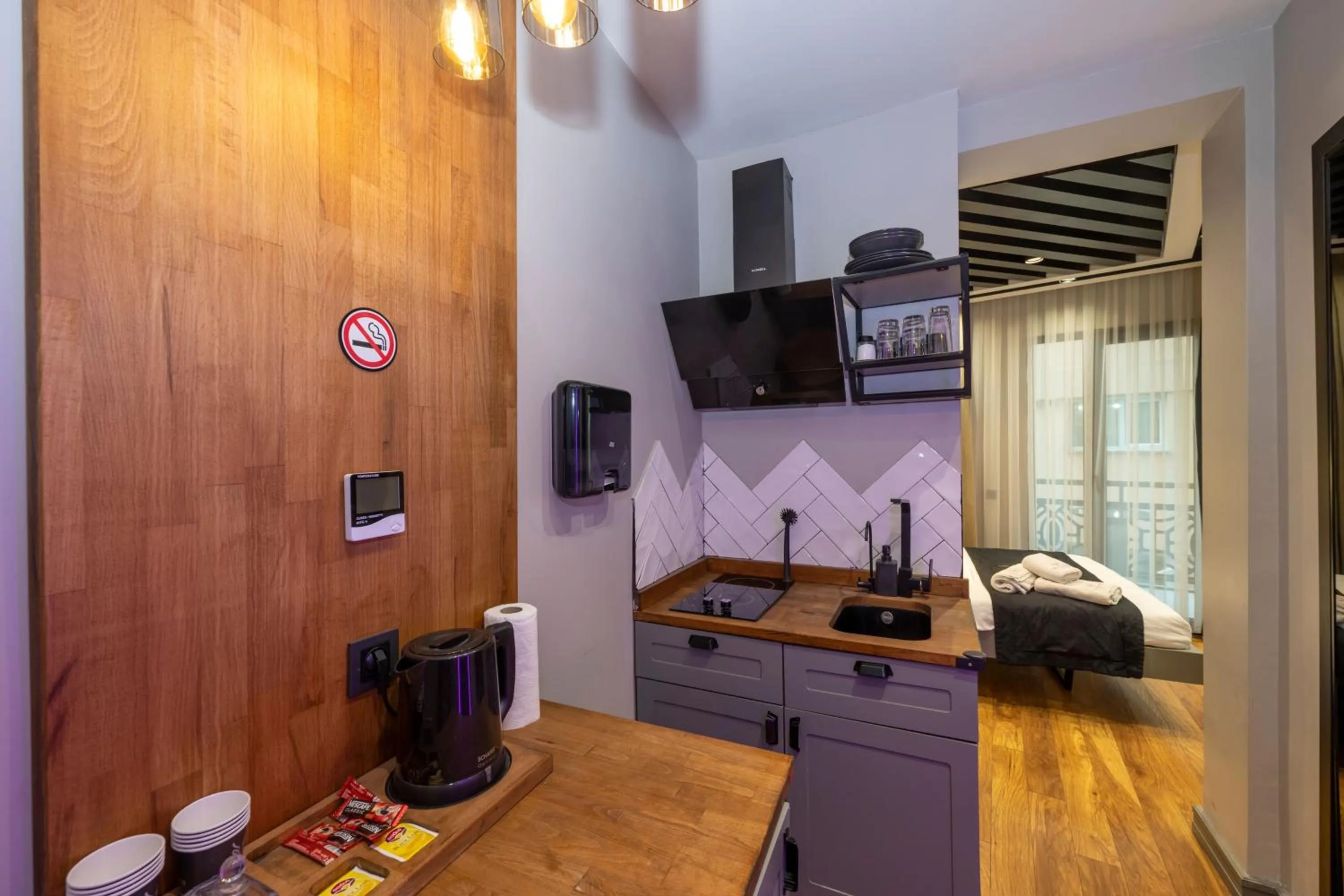 Kitchen or kitchenette, Bed in Roe Suite Hotel - TAKSIM