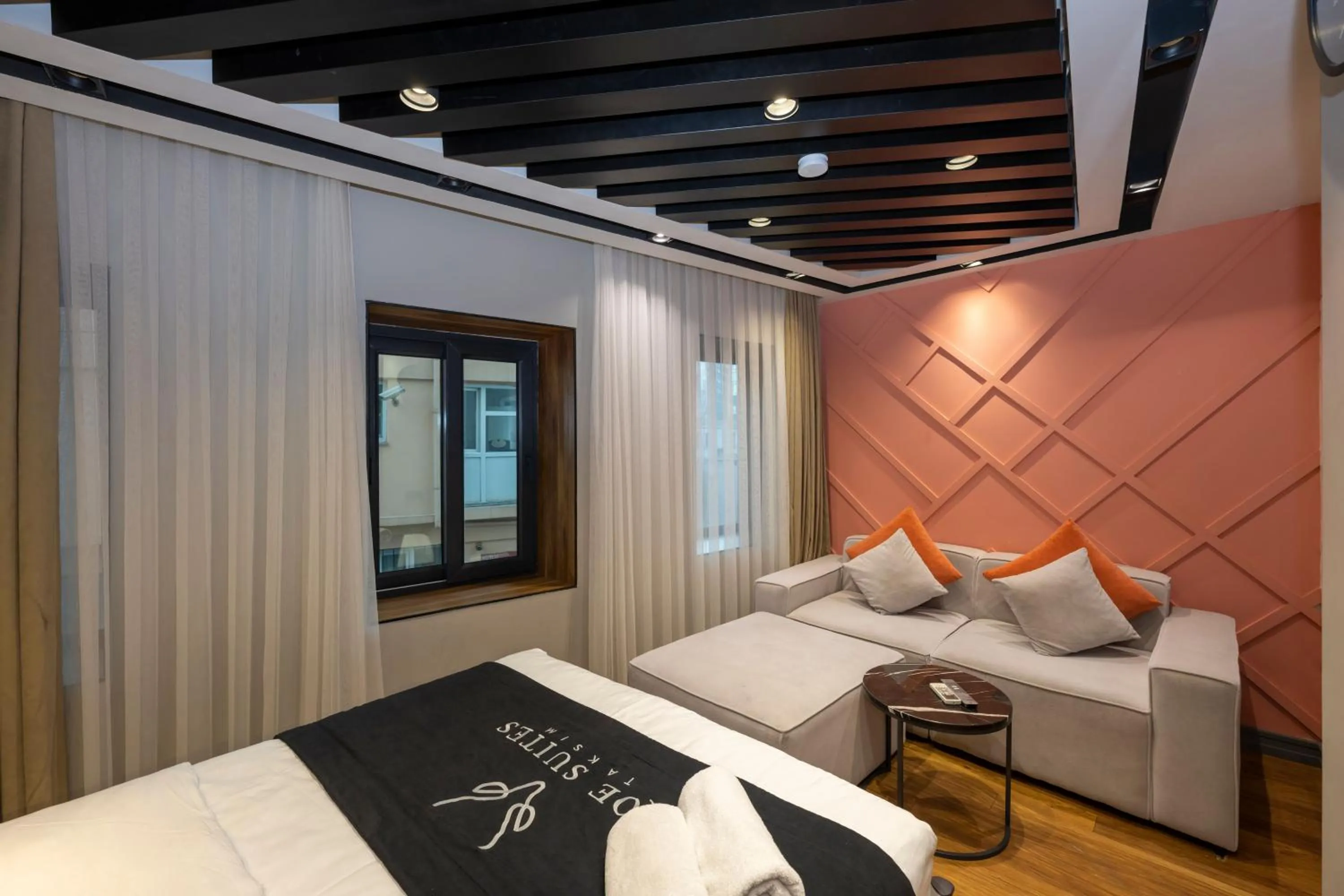 Bed in Roe Suite Hotel - TAKSIM