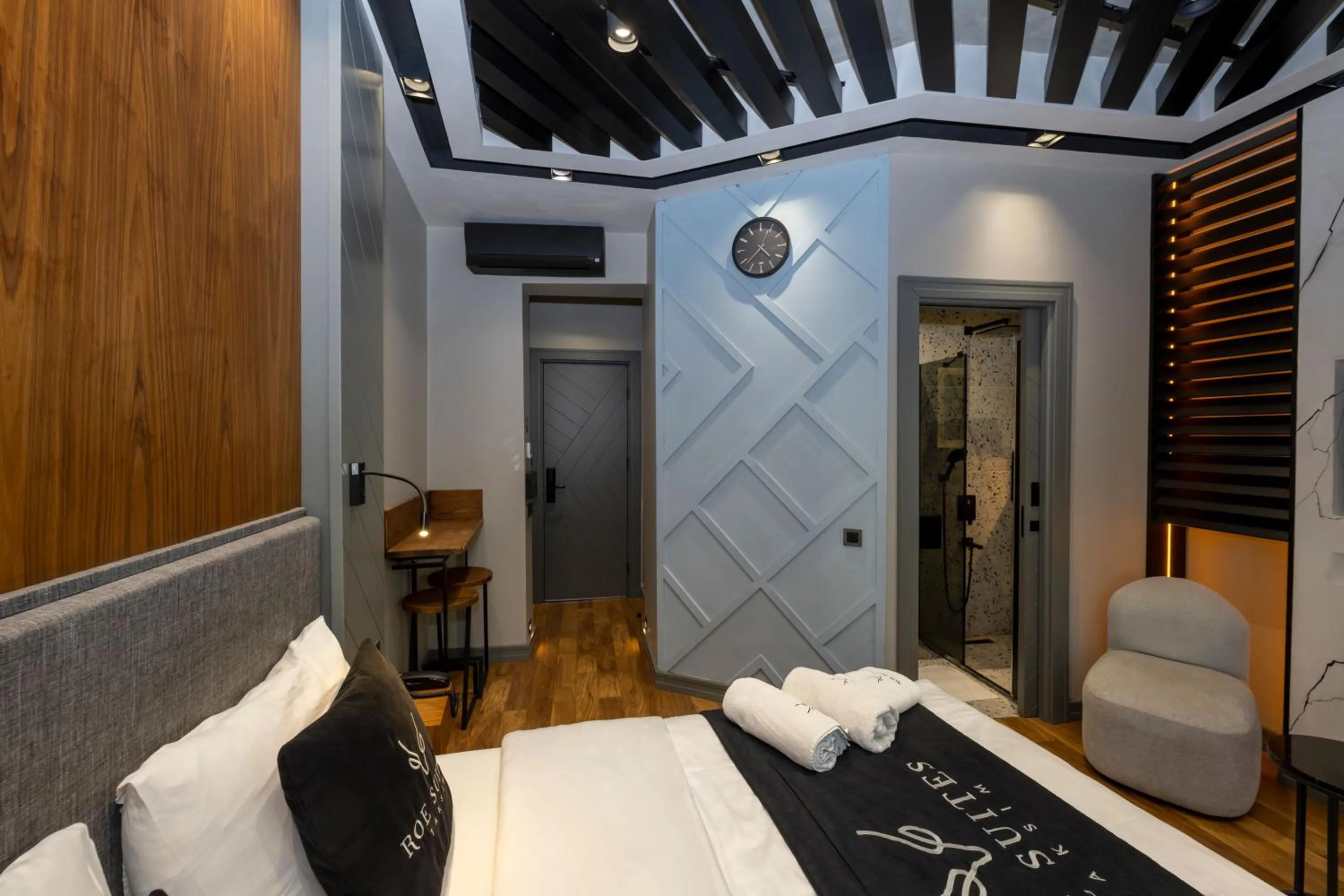 Bed in Roe Suite Hotel - TAKSIM