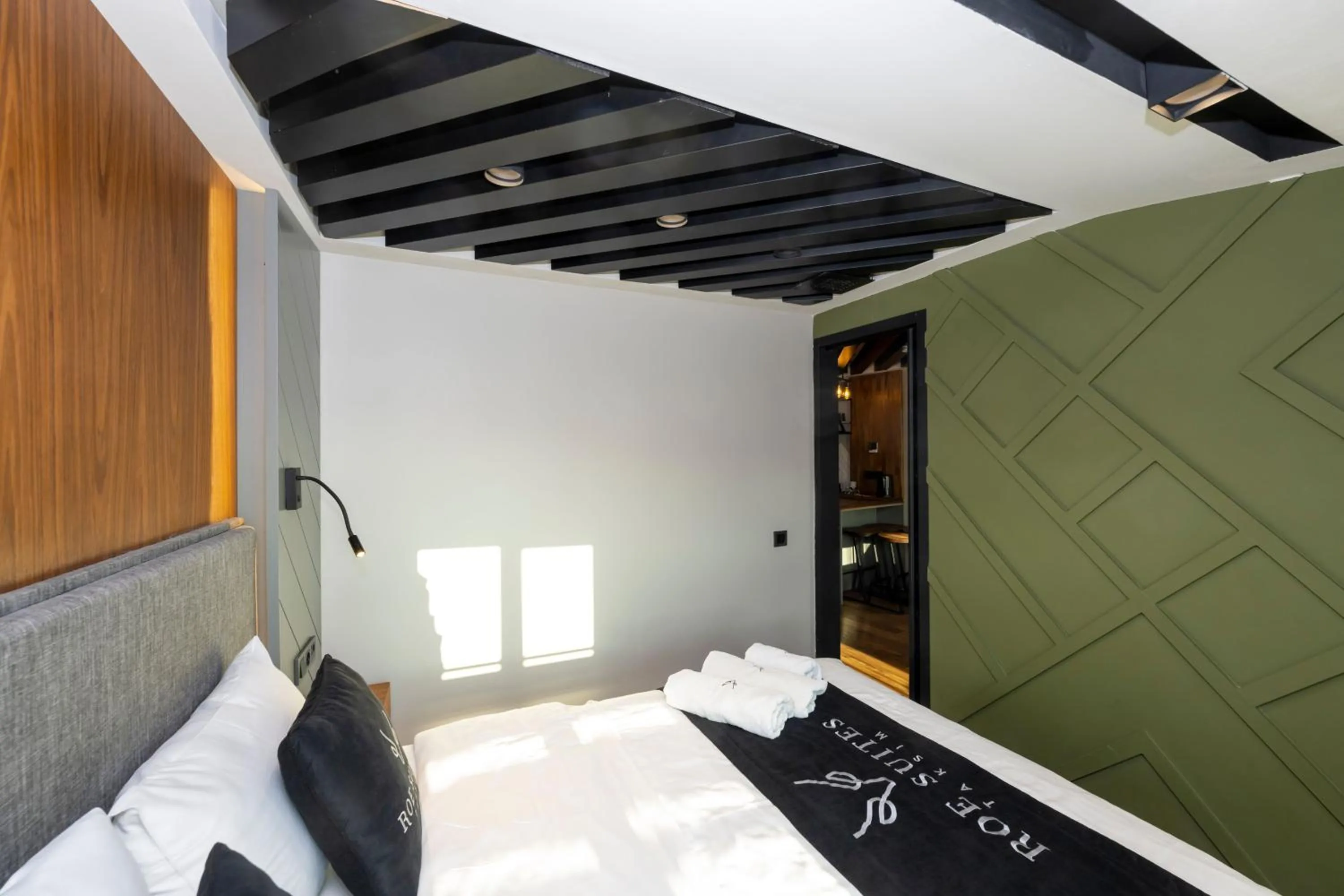 Bed in Roe Suite Hotel - TAKSIM