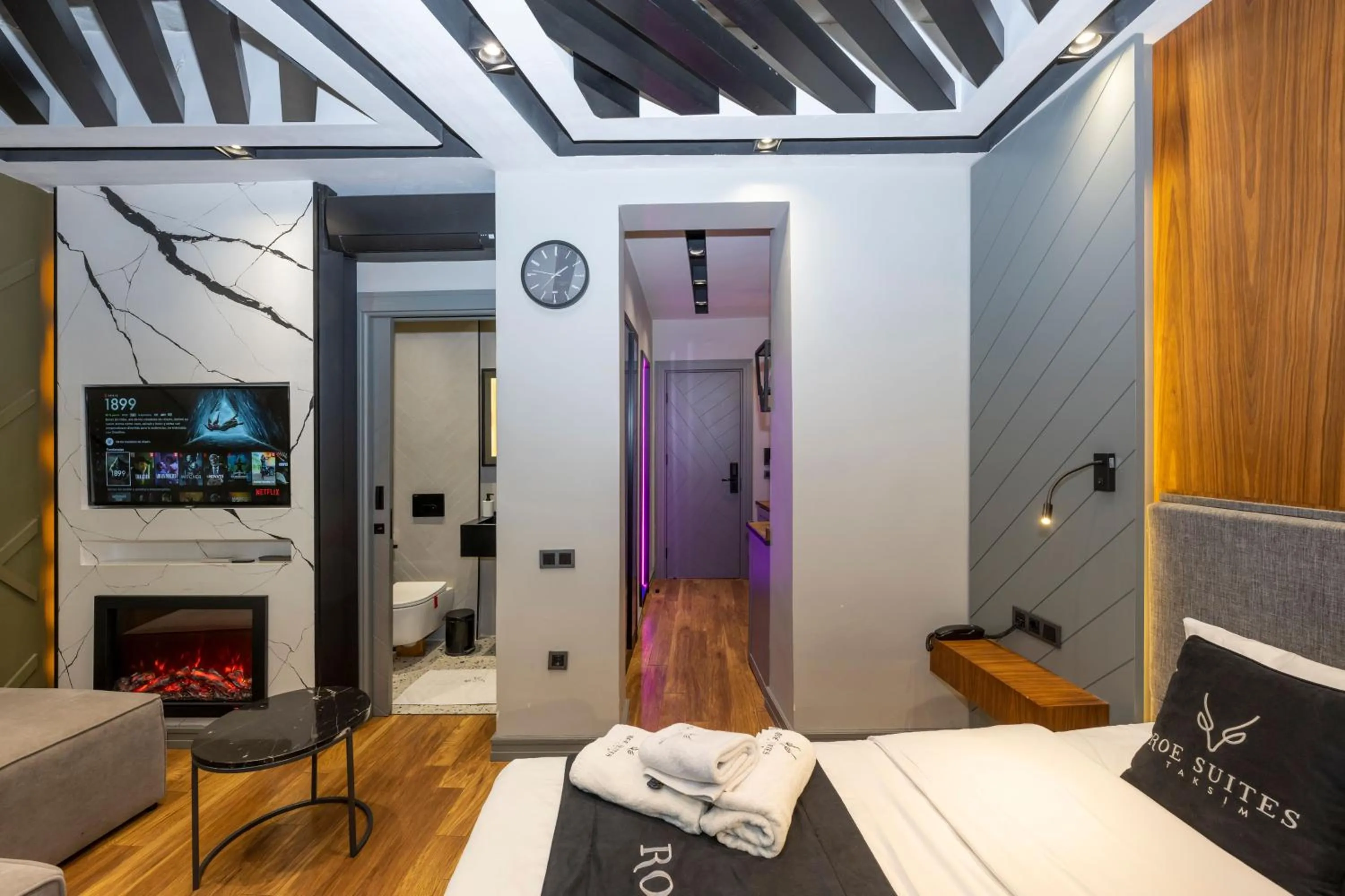 Photo of the whole room in Roe Suite Hotel - TAKSIM