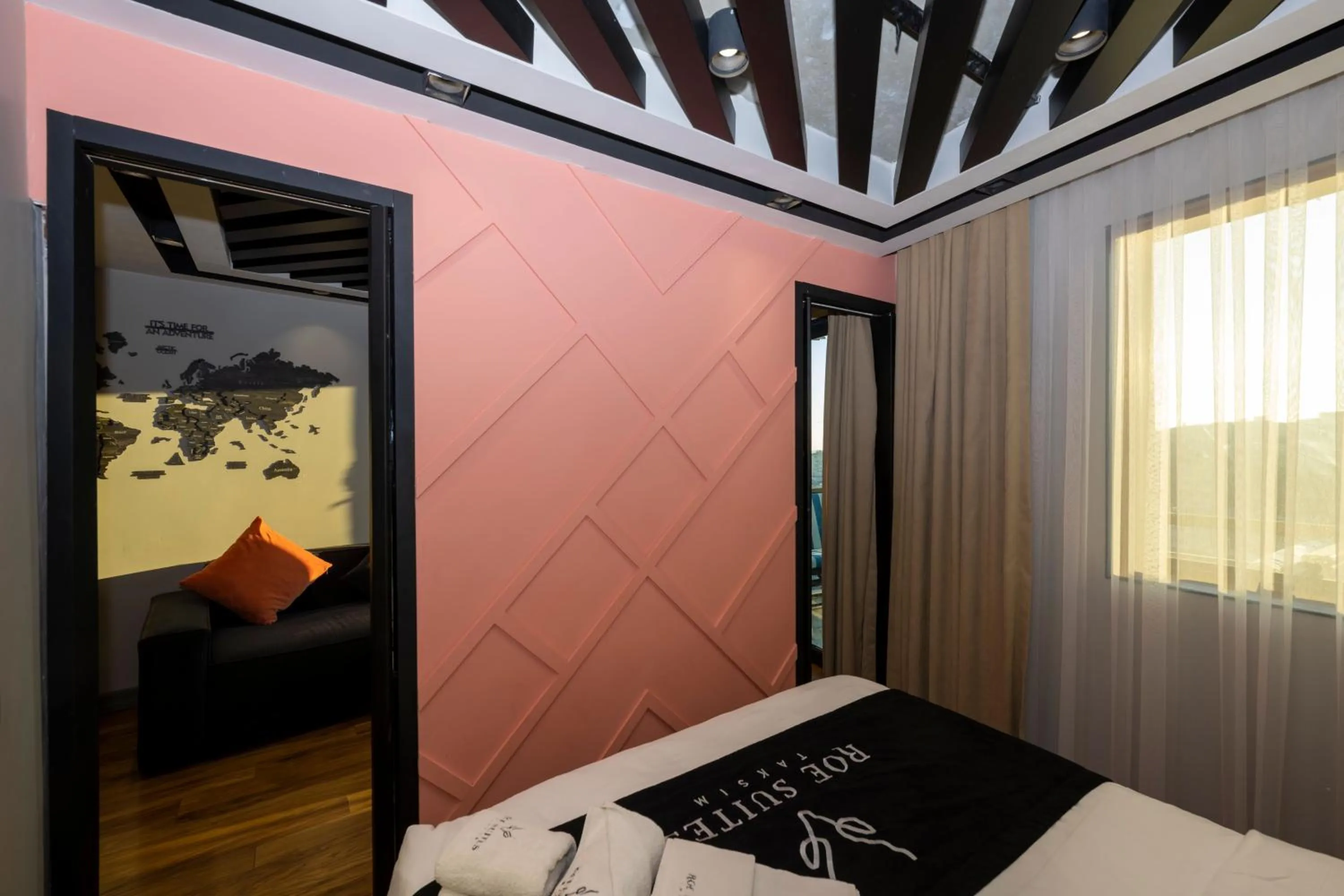 Bed in Roe Suite Hotel - TAKSIM