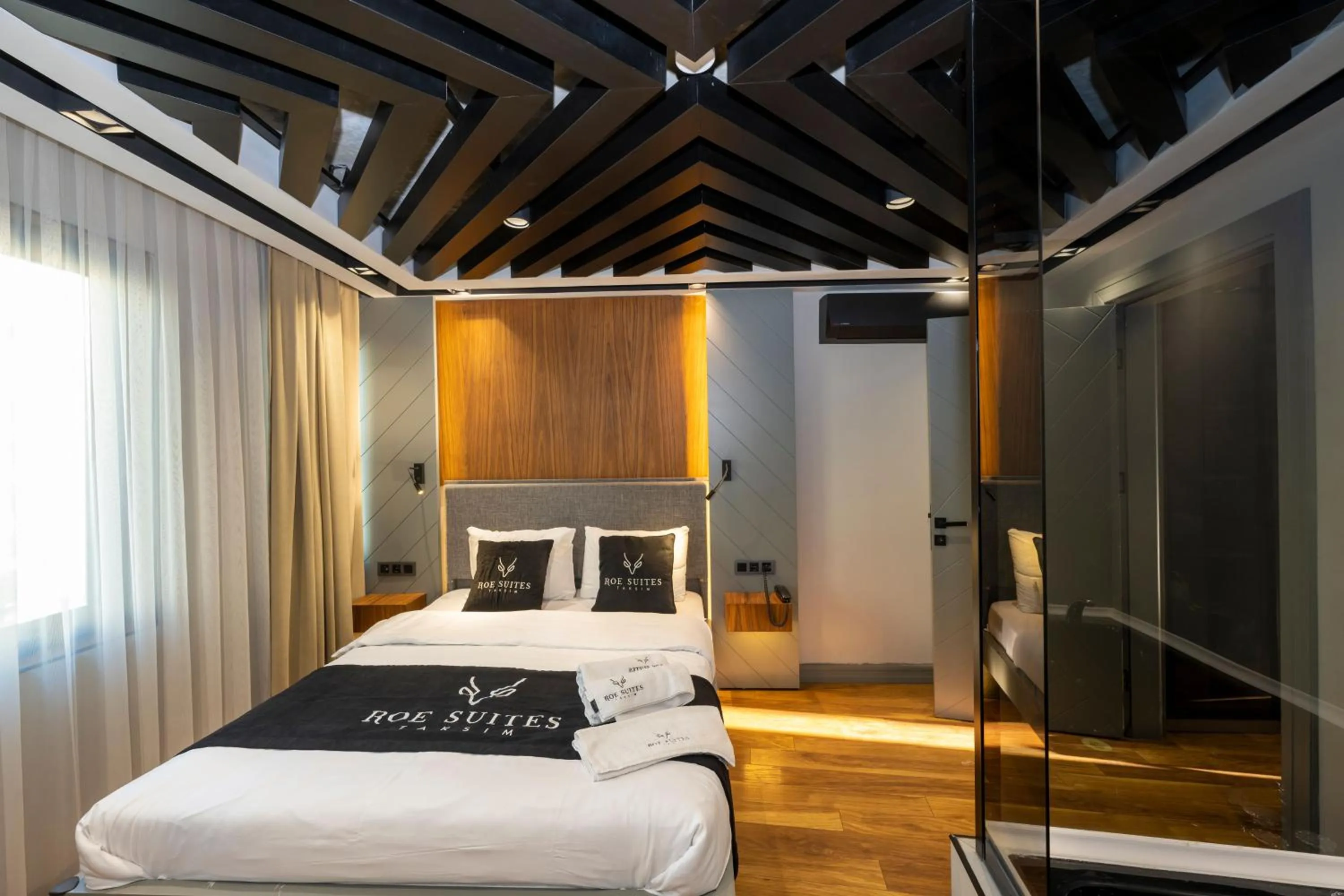 Bed in Roe Suite Hotel - TAKSIM