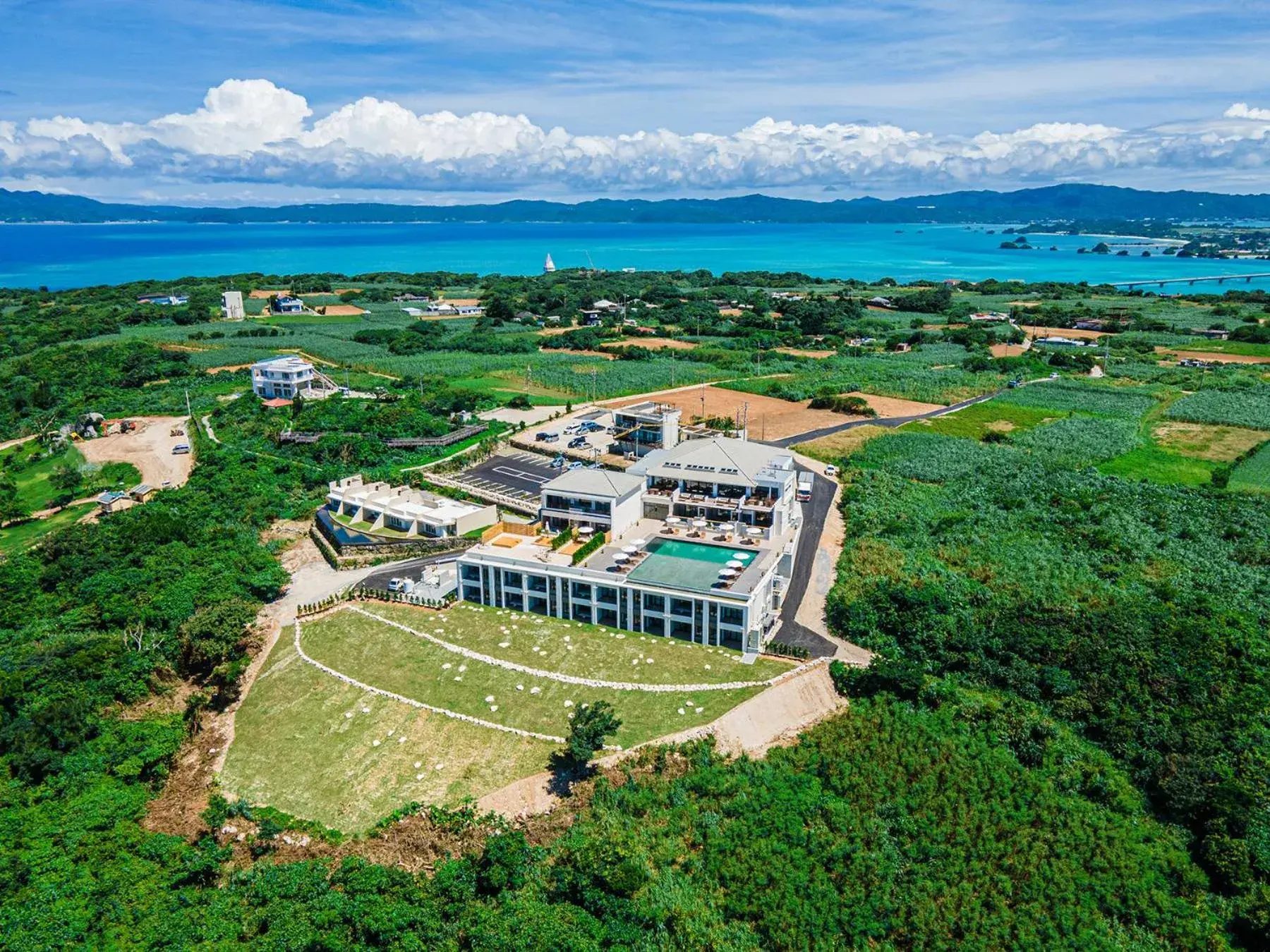 Property building in One Suite THE GRAND Property building in One Suite THE GRAND