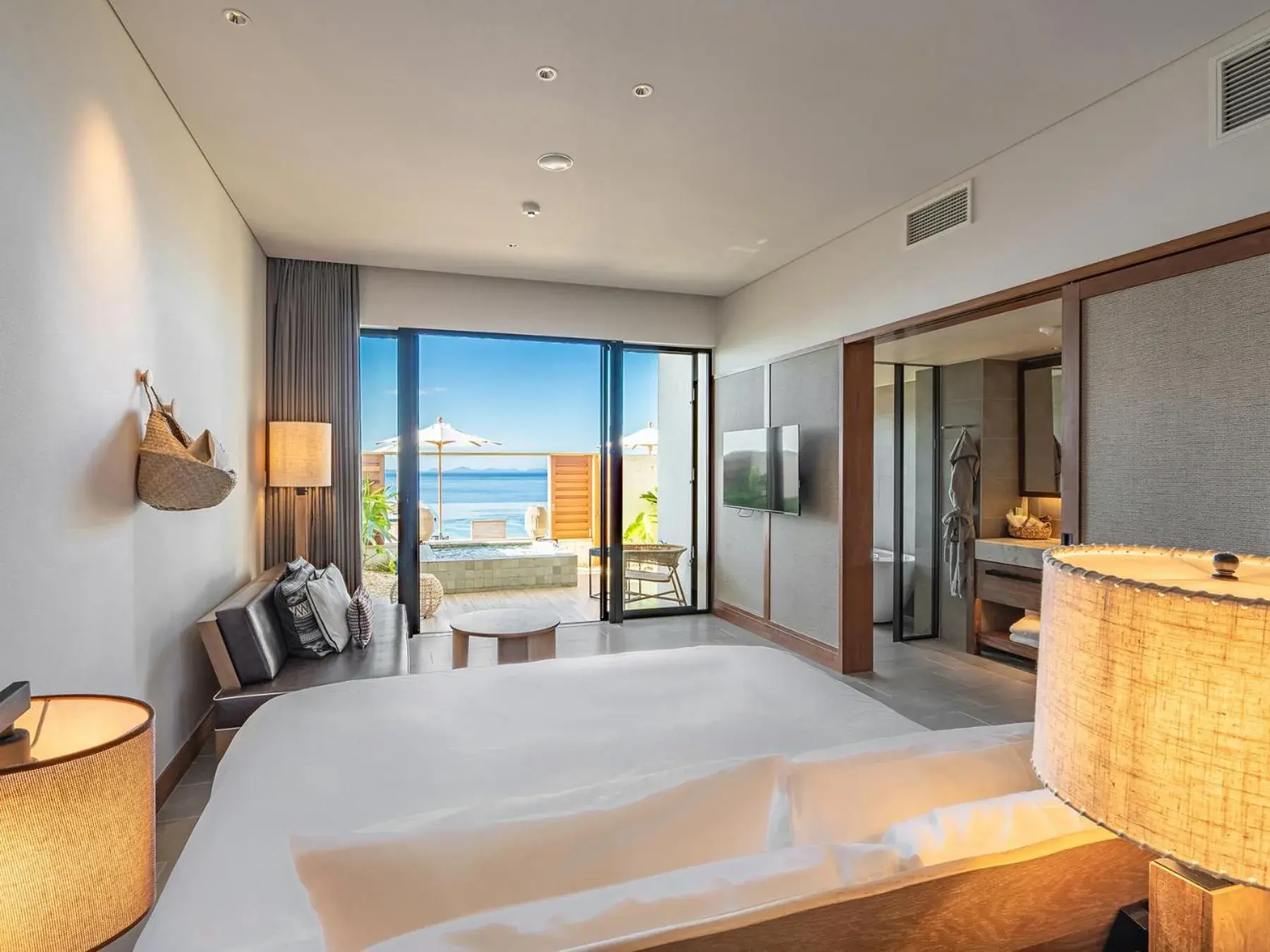 View (from property/room), Bed in One Suite THE GRAND View (from property/room), Bed in One Suite THE GRAND