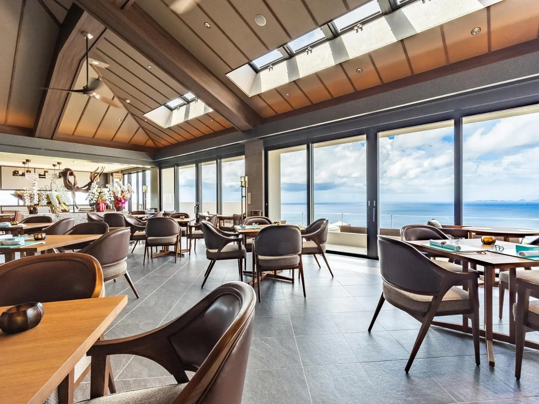 Restaurant/places to eat in One Suite THE GRAND Restaurant/places to eat in One Suite THE GRAND