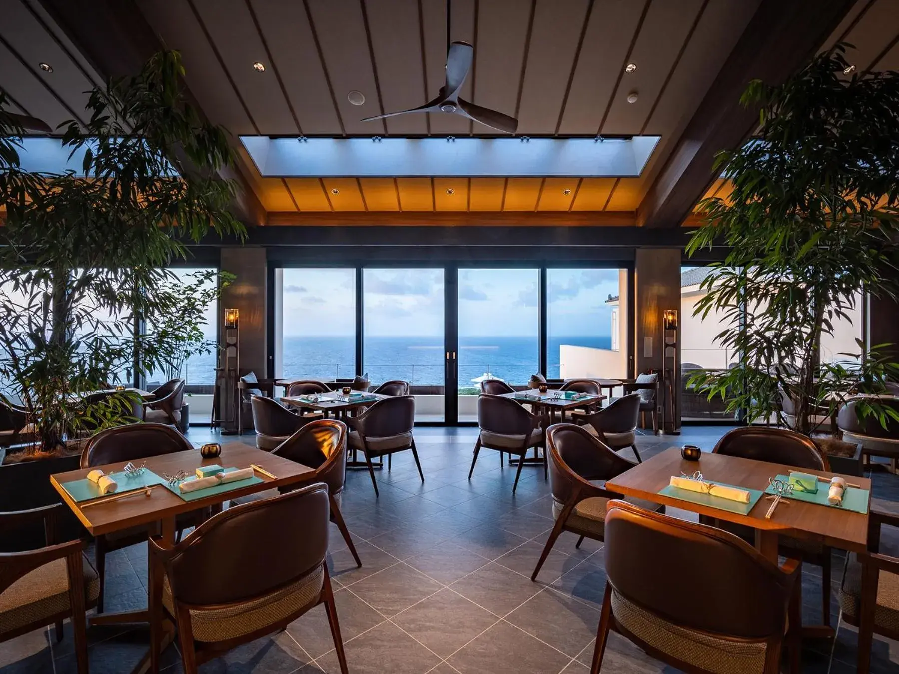 Restaurant/places to eat in One Suite THE GRAND Restaurant/places to eat in One Suite THE GRAND