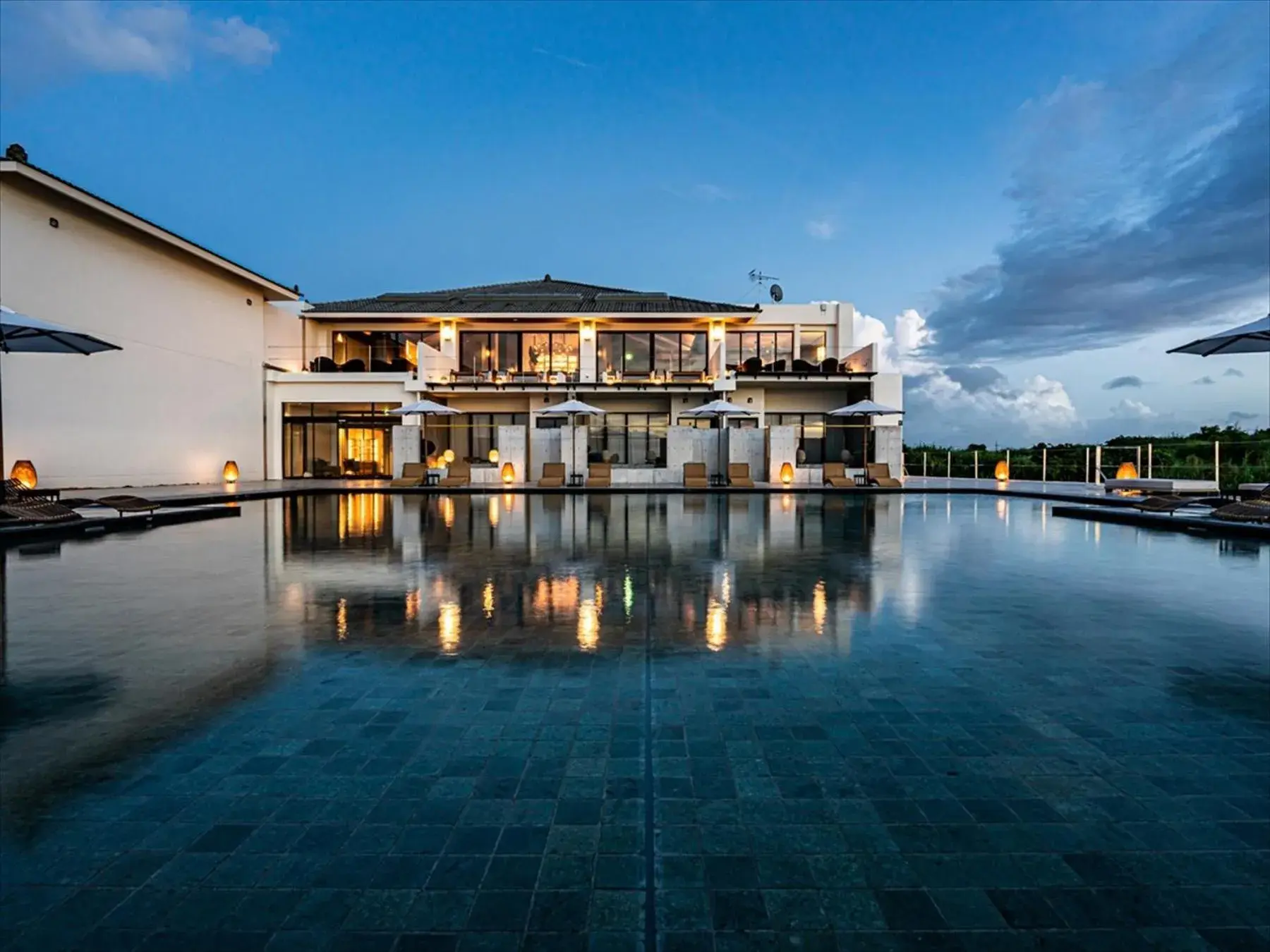 Property building in One Suite THE GRAND Property building in One Suite THE GRAND