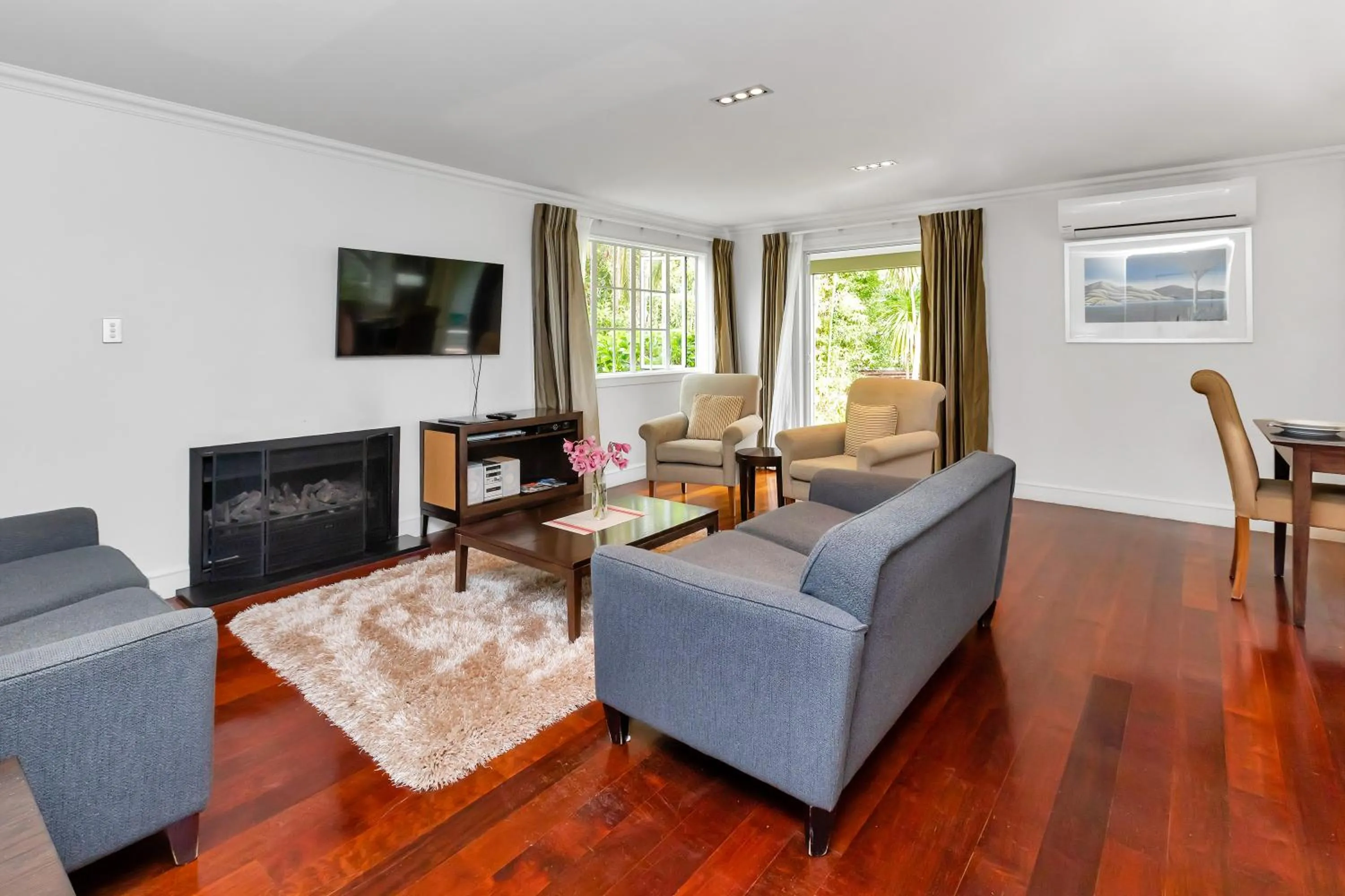 Russell Cottages - Russell Holiday Home