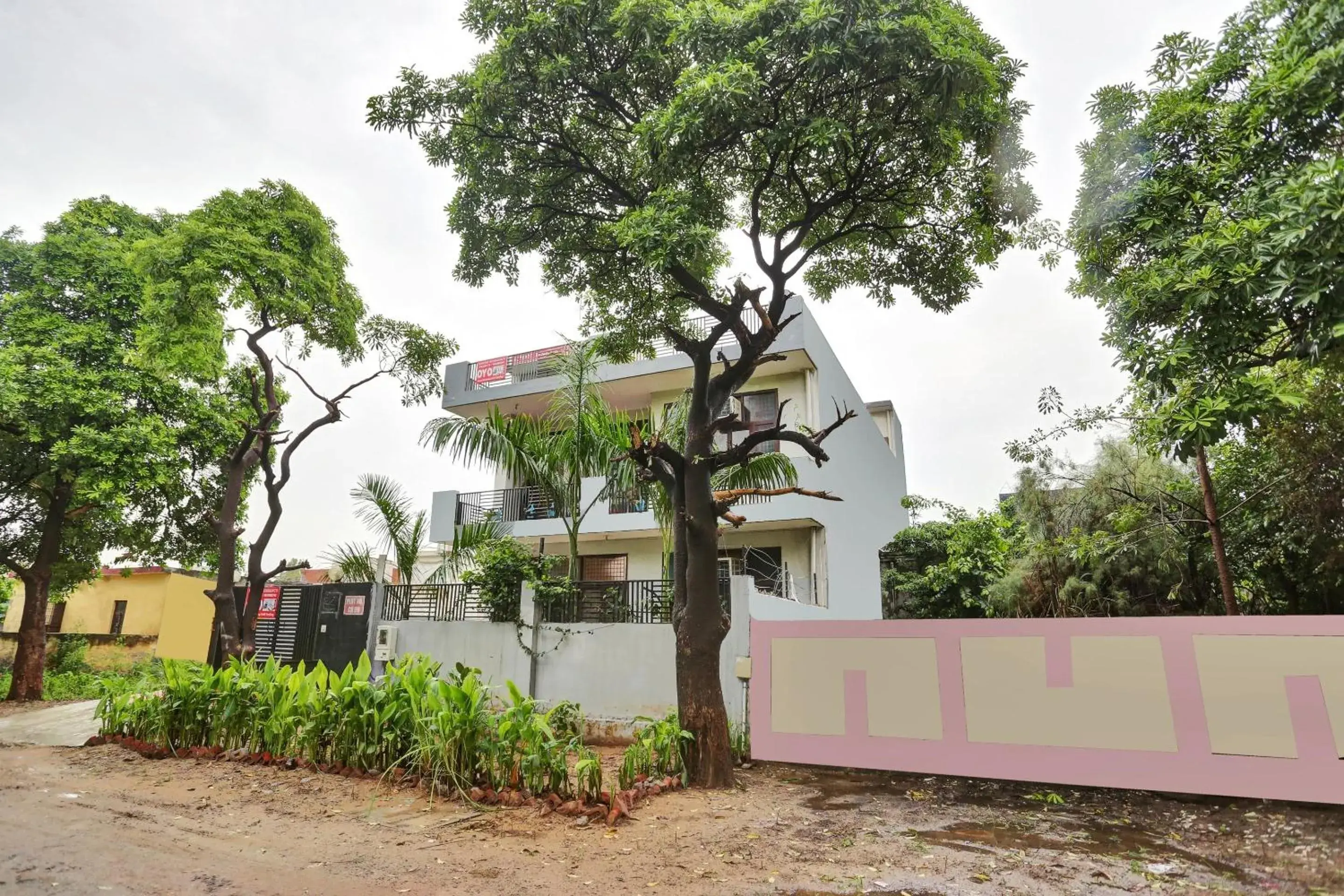 Facade/entrance in Hotel O Prince Residency Facade/entrance in Hotel O Prince Residency