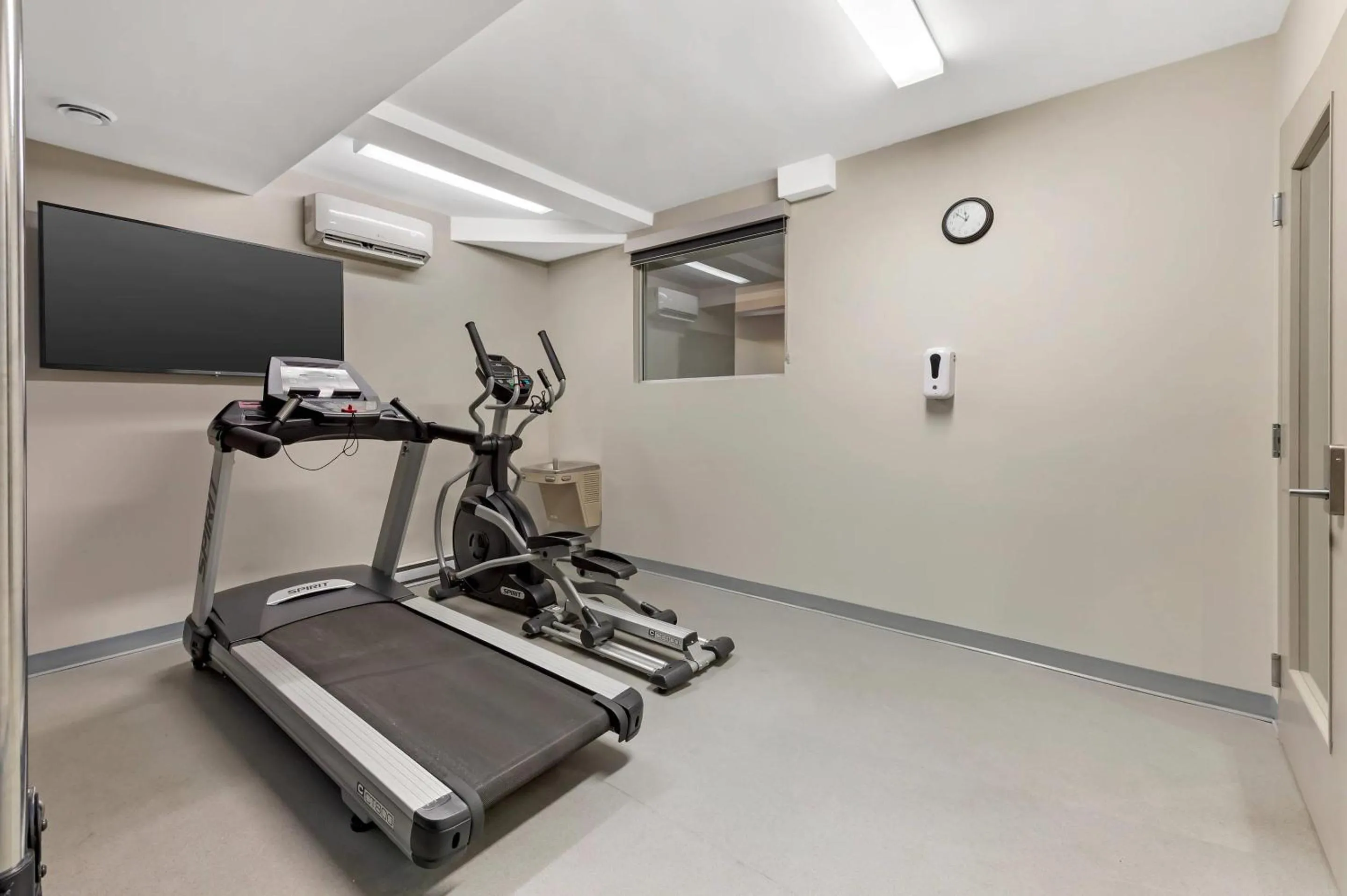 Fitness centre/facilities in Quality Inn Centre-Ville