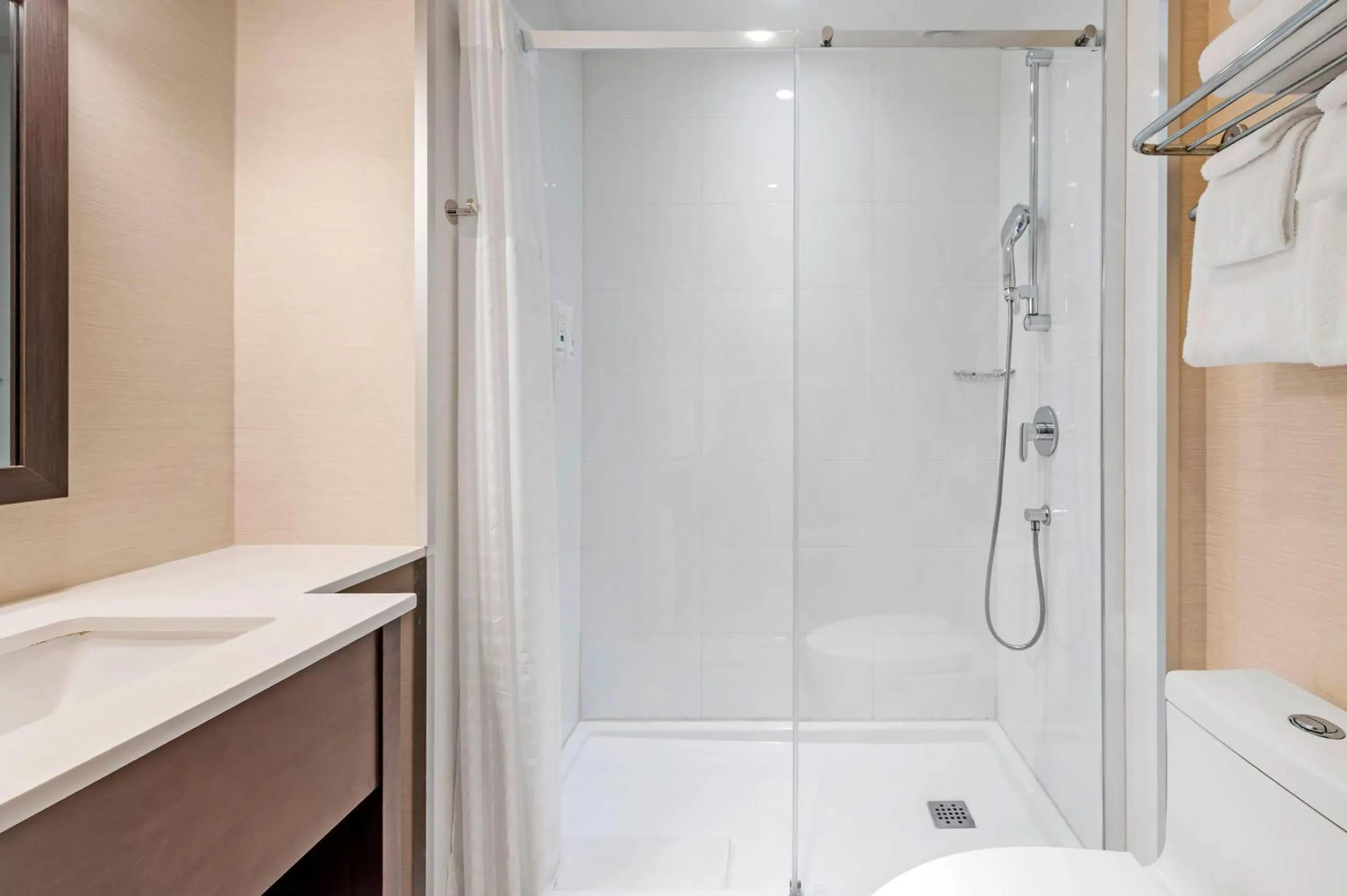 Bedroom in Quality Inn Centre-Ville