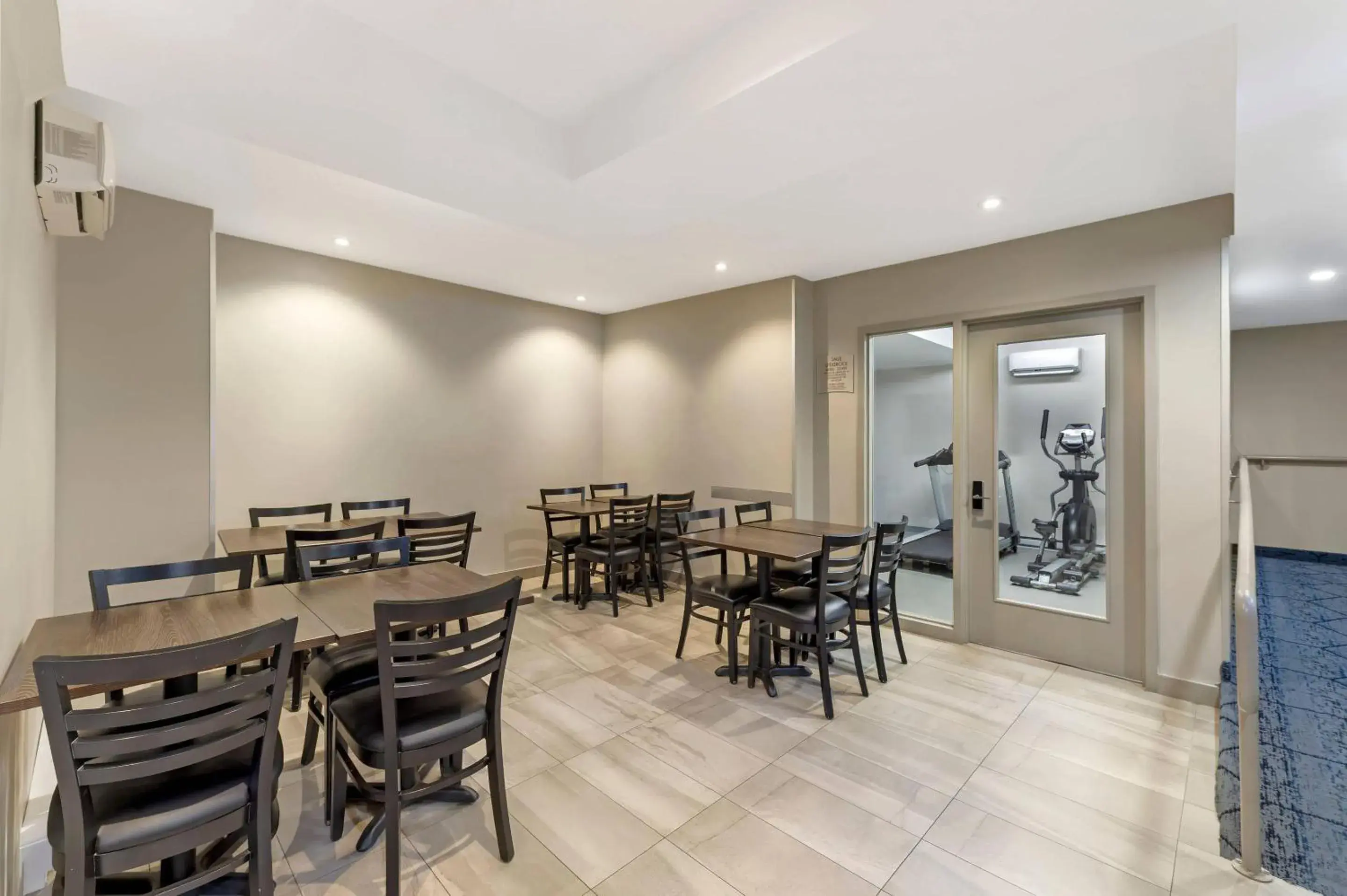 Breakfast in Quality Inn Centre-Ville Breakfast in Quality Inn Centre-Ville