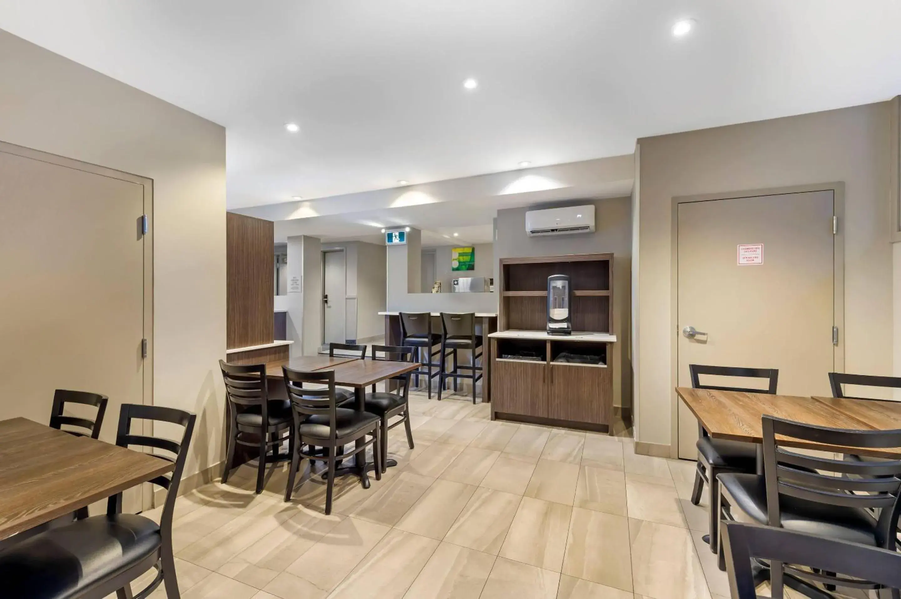 Breakfast in Quality Inn Centre-Ville Breakfast in Quality Inn Centre-Ville