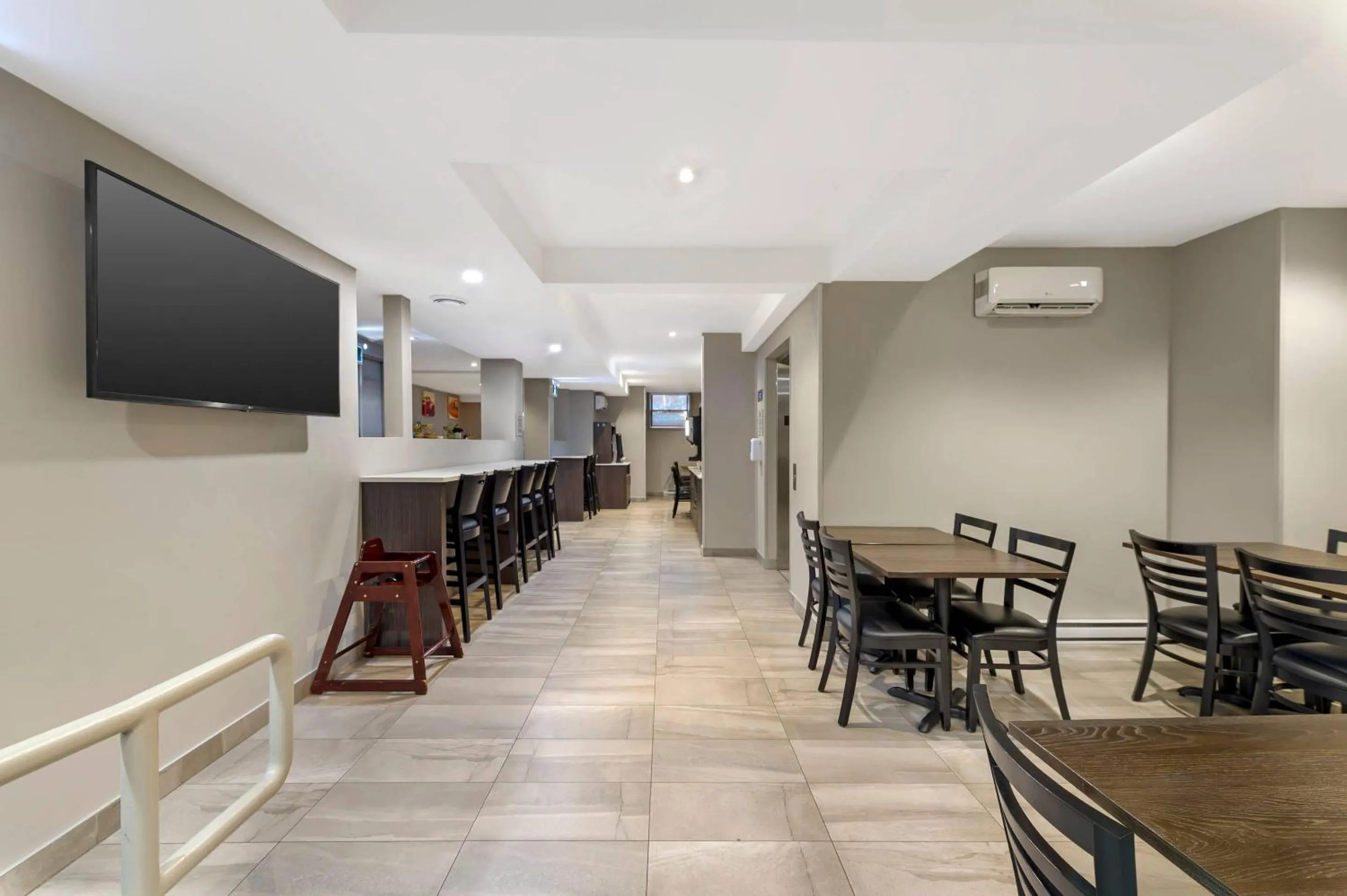 Breakfast in Quality Inn Centre-Ville